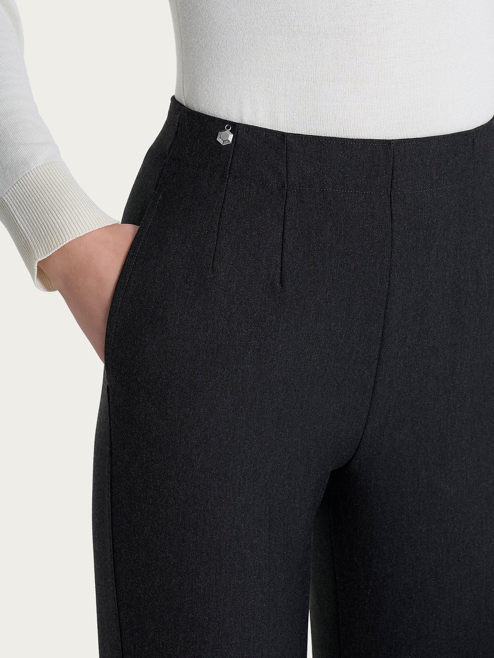 Pantalone a carota con tasche in tessuto Compact - Oscuro Mel. - Image 5