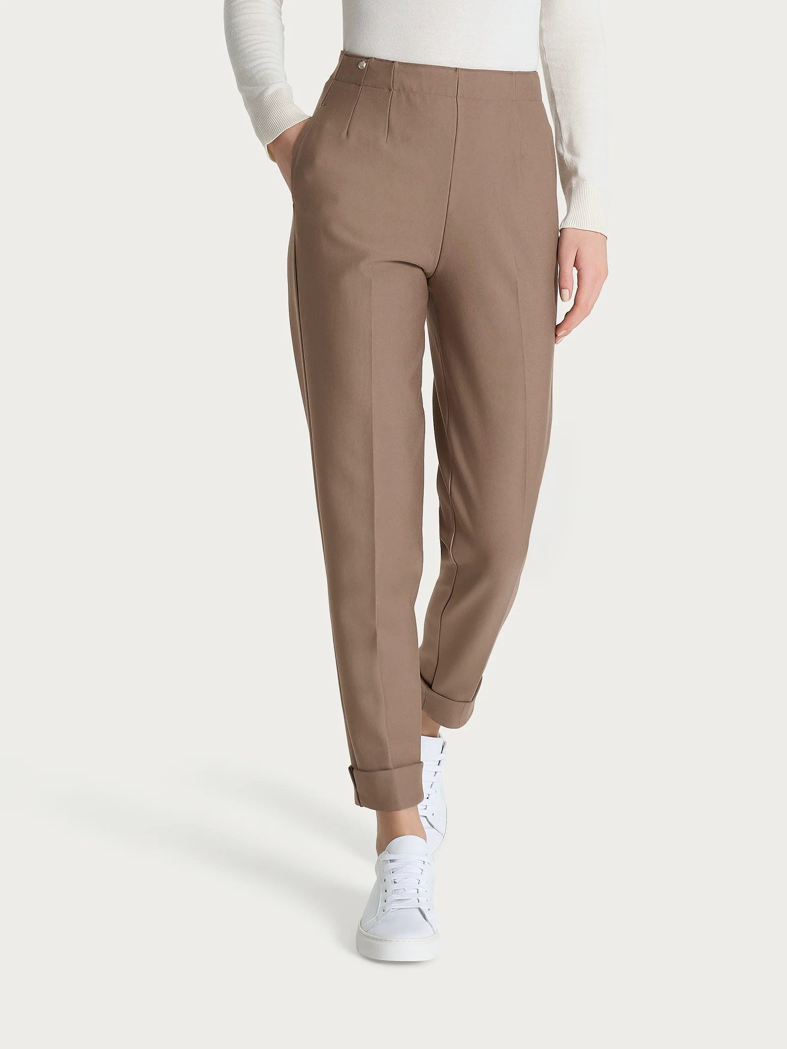 Pantalone a carota con tasche in tessuto Compact - Pine Bark - Image 2