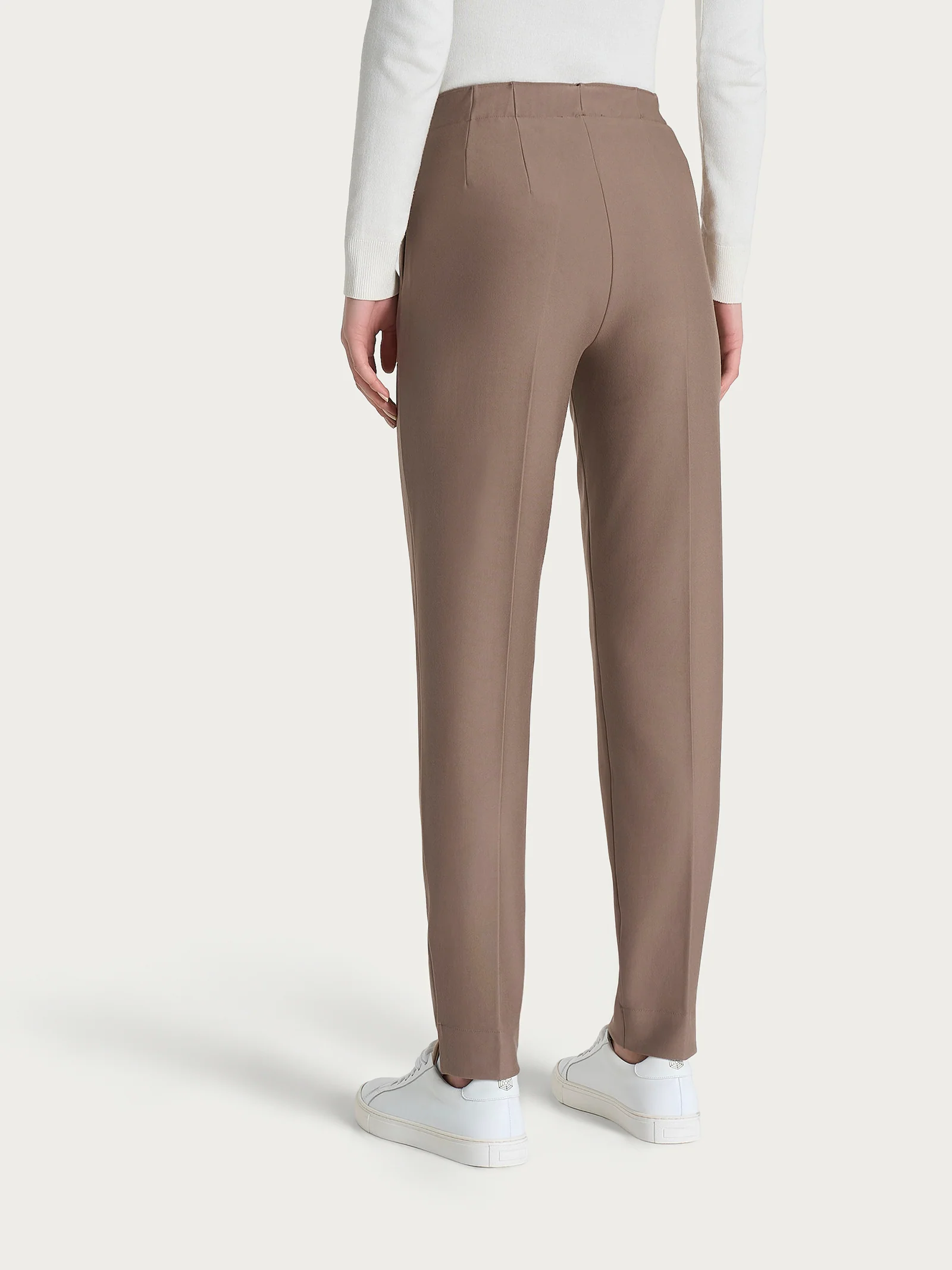Pantalone a carota con tasche in tessuto Compact - Pine Bark - Image 3