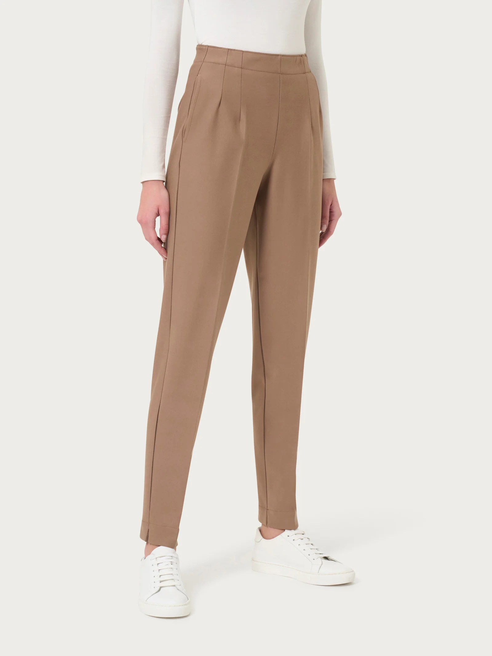 Pantalone a carota con tasche in tessuto Compact - Pine Bark - Image 6