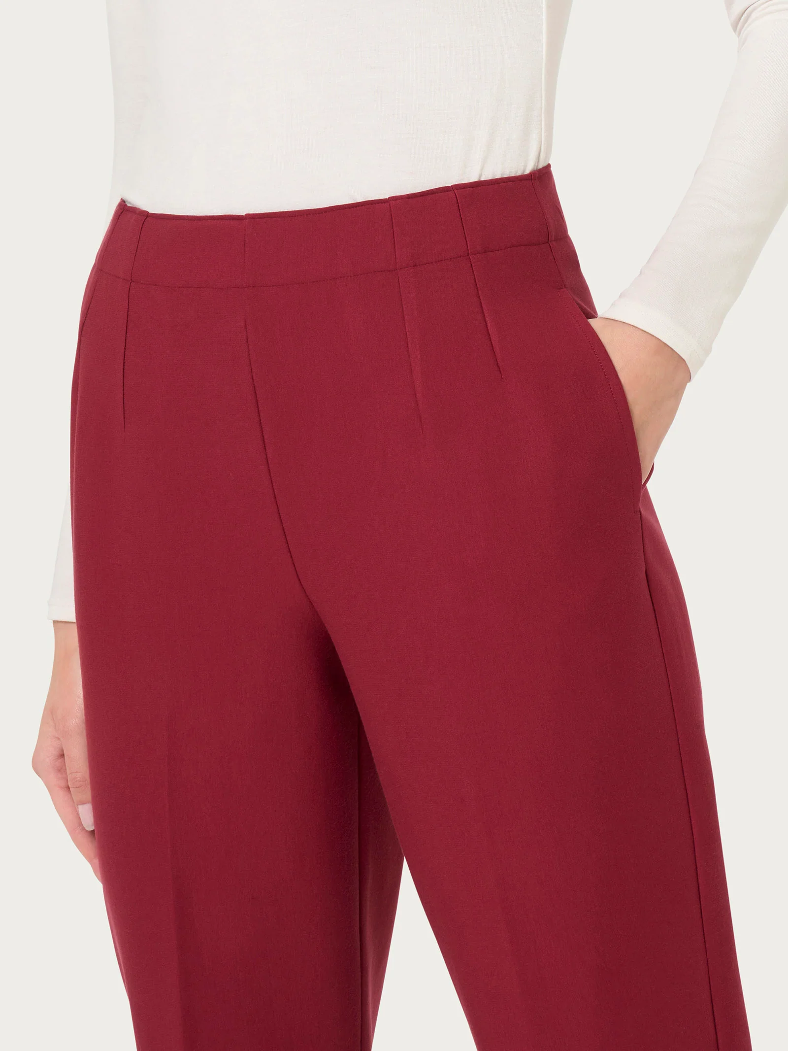 Pantalone a carota con tasche in tessuto Compact - Tibetan Red - Image 4