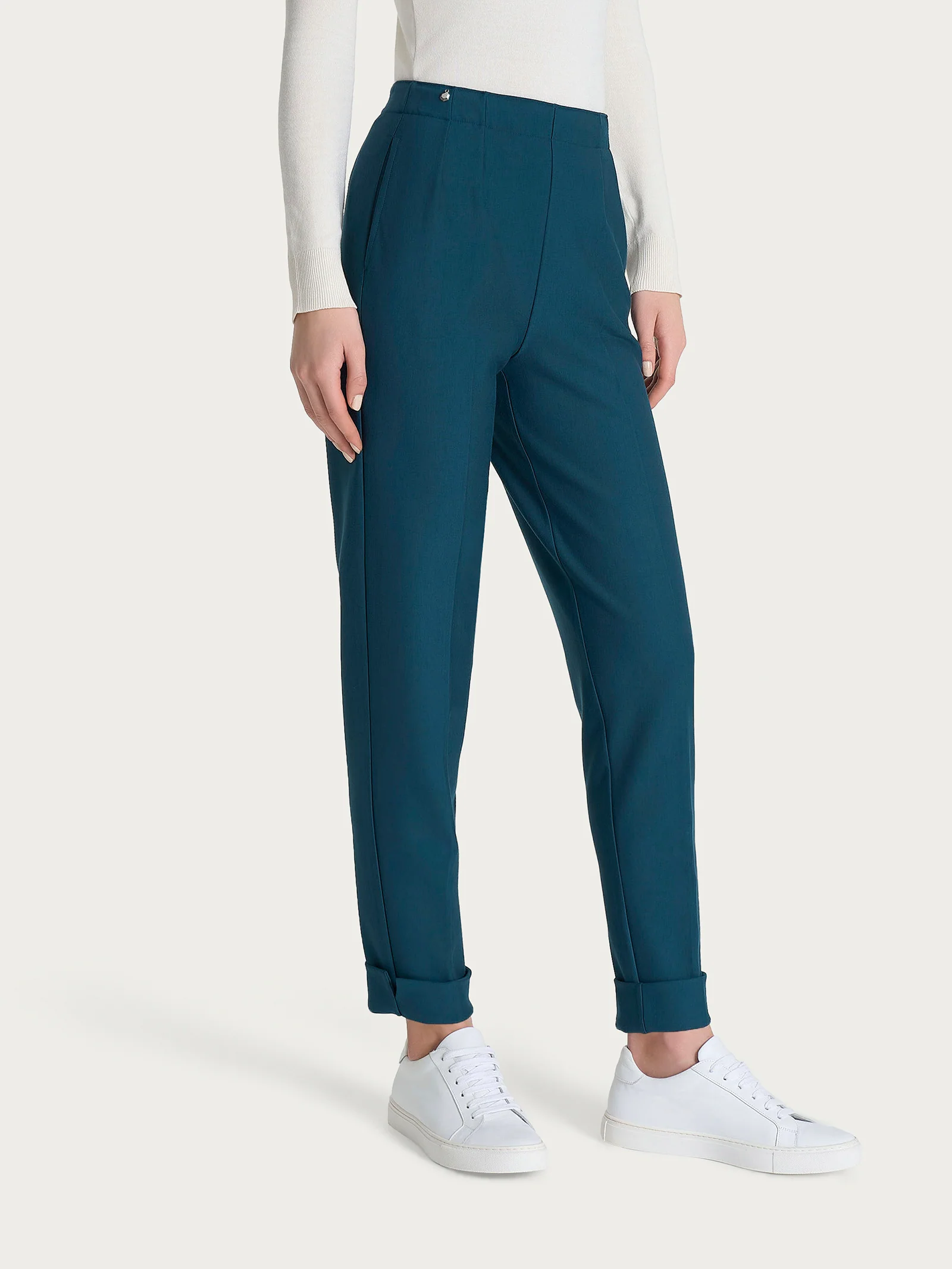 Pantalone a carota con tasche in tessuto Compact - Reflecting Pond - Image 2