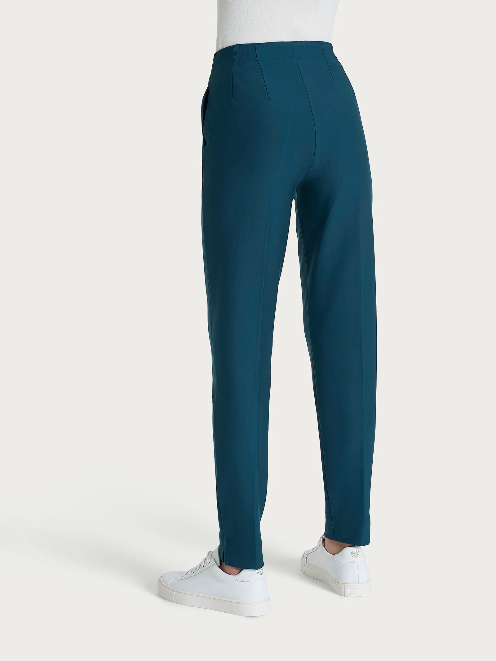 Pantalone a carota con tasche in tessuto Compact - Reflecting Pond - Image 3