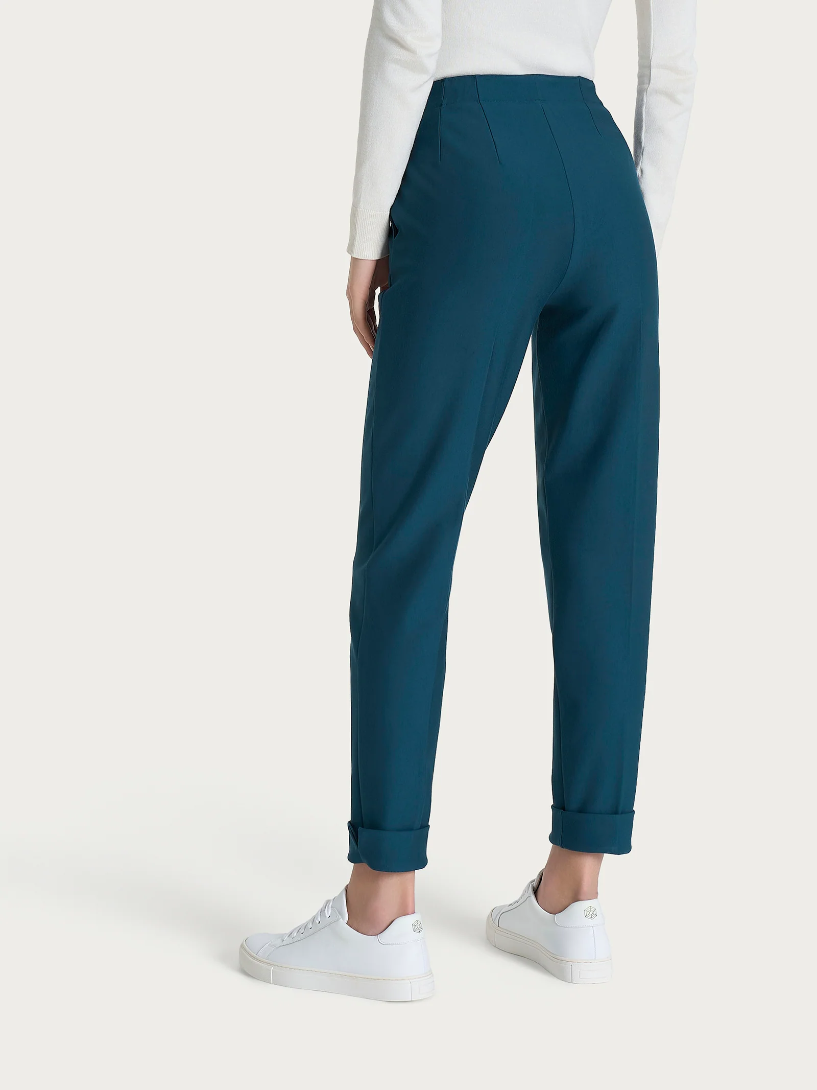 Pantalone a carota con tasche in tessuto Compact - Reflecting Pond - Image 4