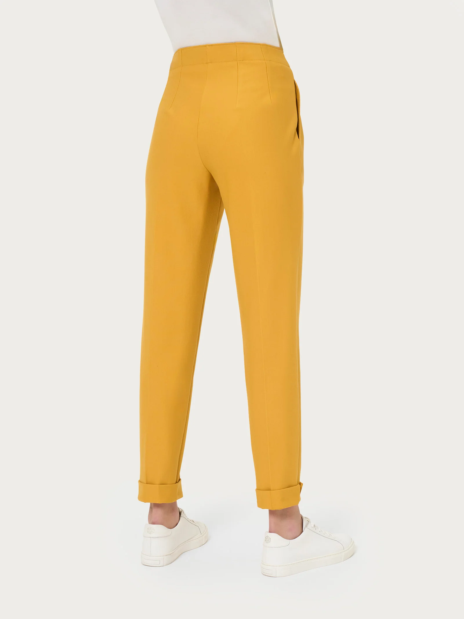 Pantalone a carota con tasche in tessuto Compact - Golden Spice - Image 2