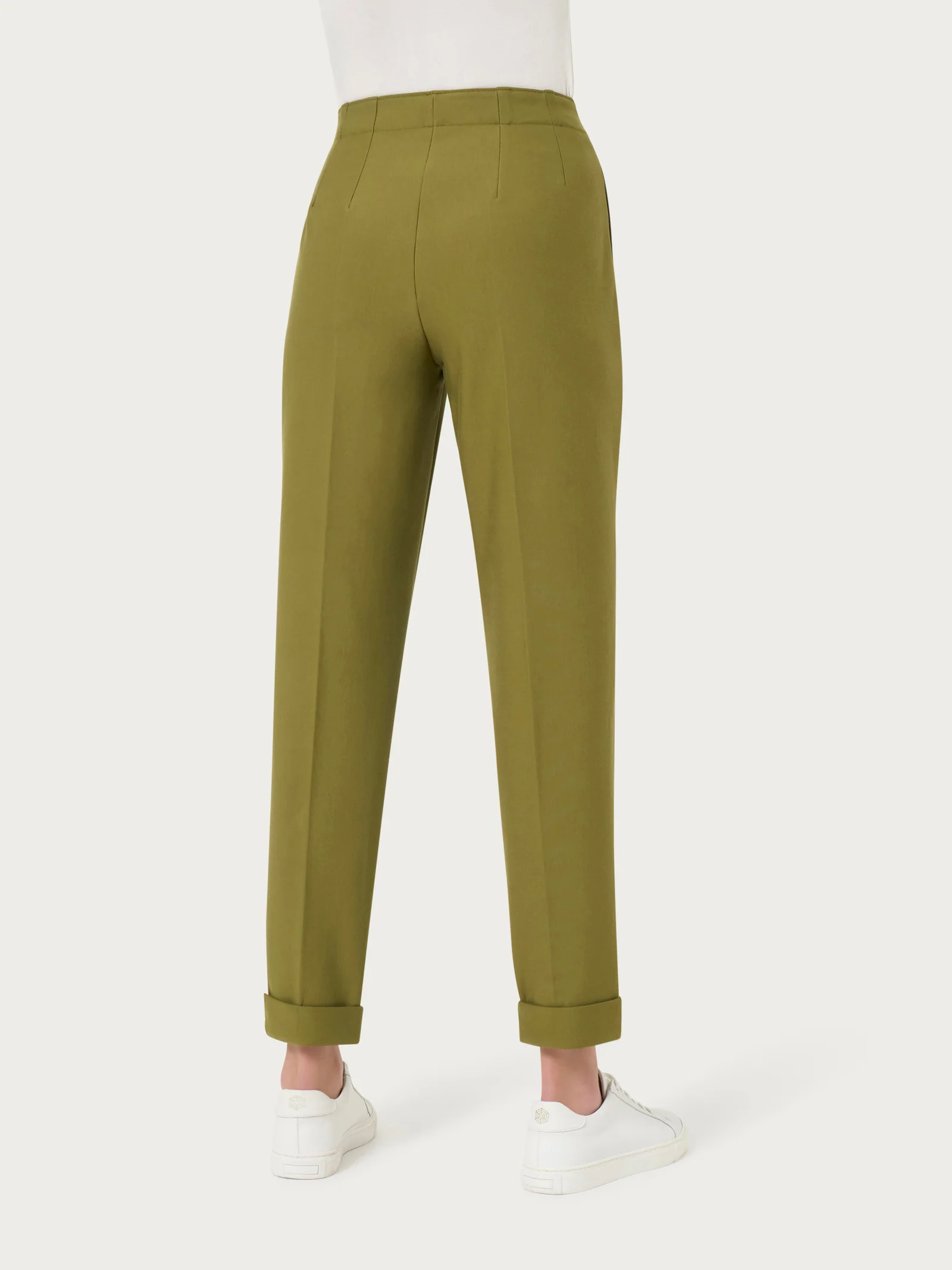Pantalone a carota con tasche in tessuto Compact - Sphagnum - Image 2