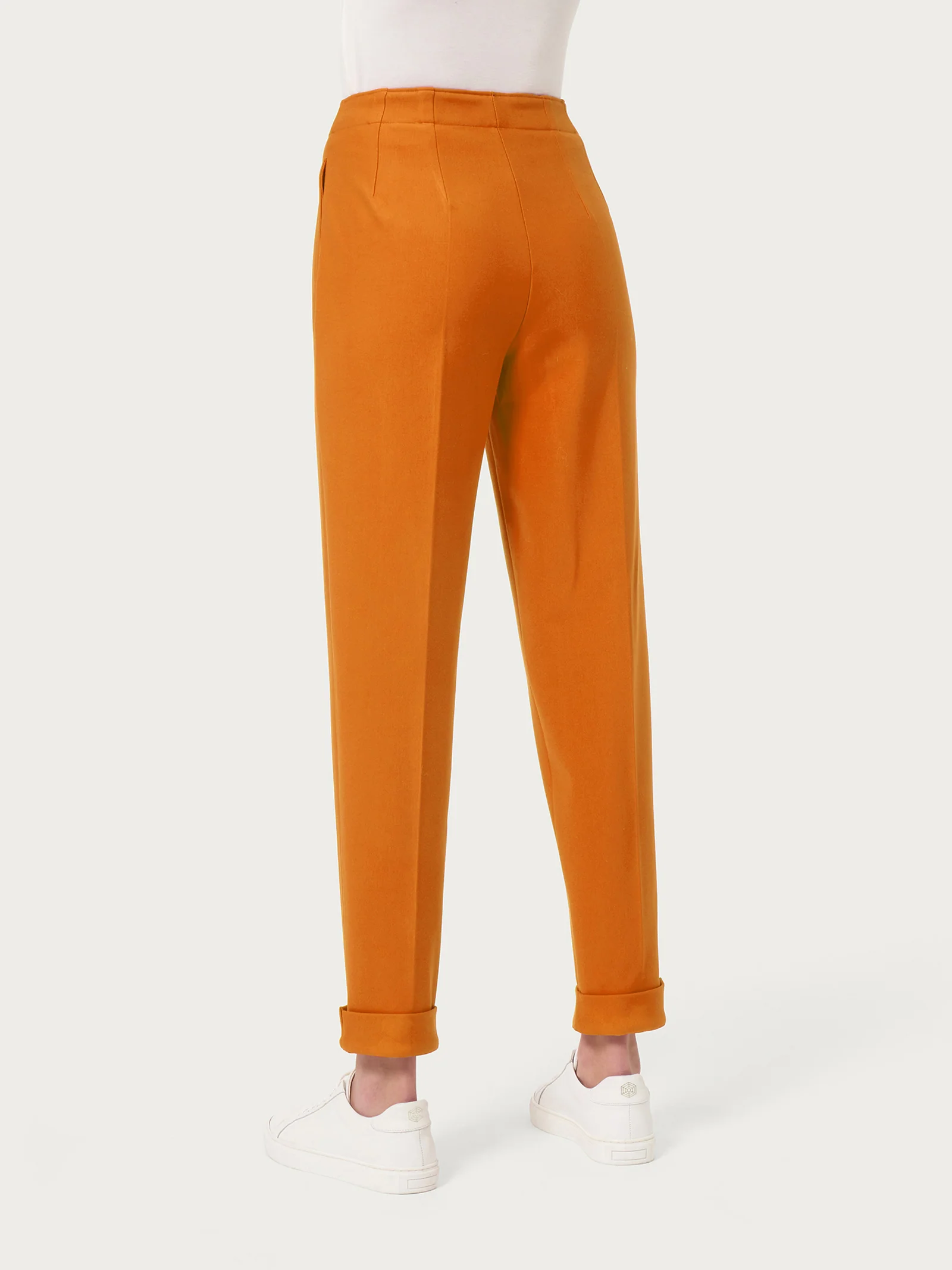 Pantalone a carota con tasche in tessuto Compact - Marmalade - Image 2
