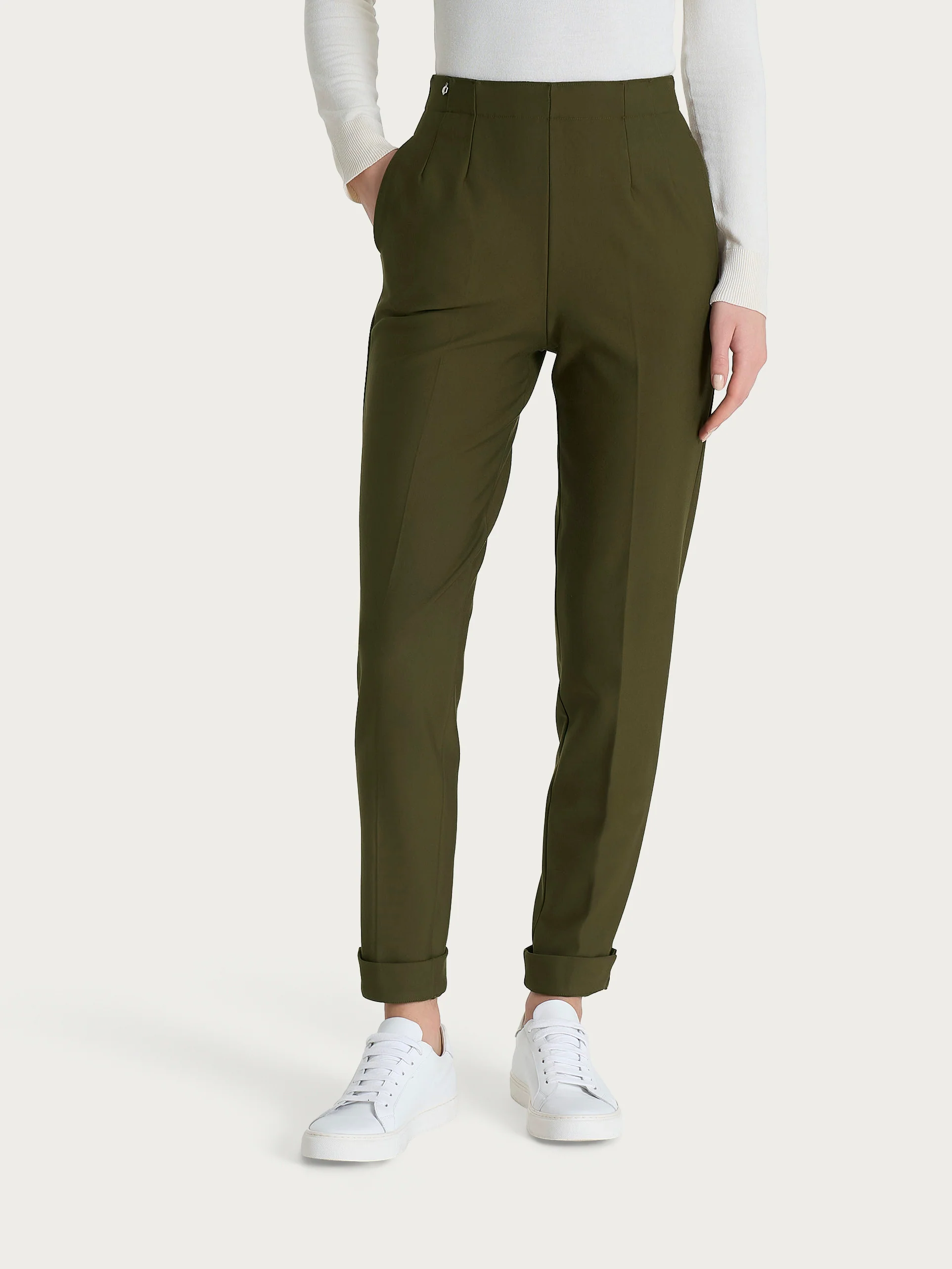 Pantalone a carota con tasche in tessuto Compact - Dark Olive - Image 2