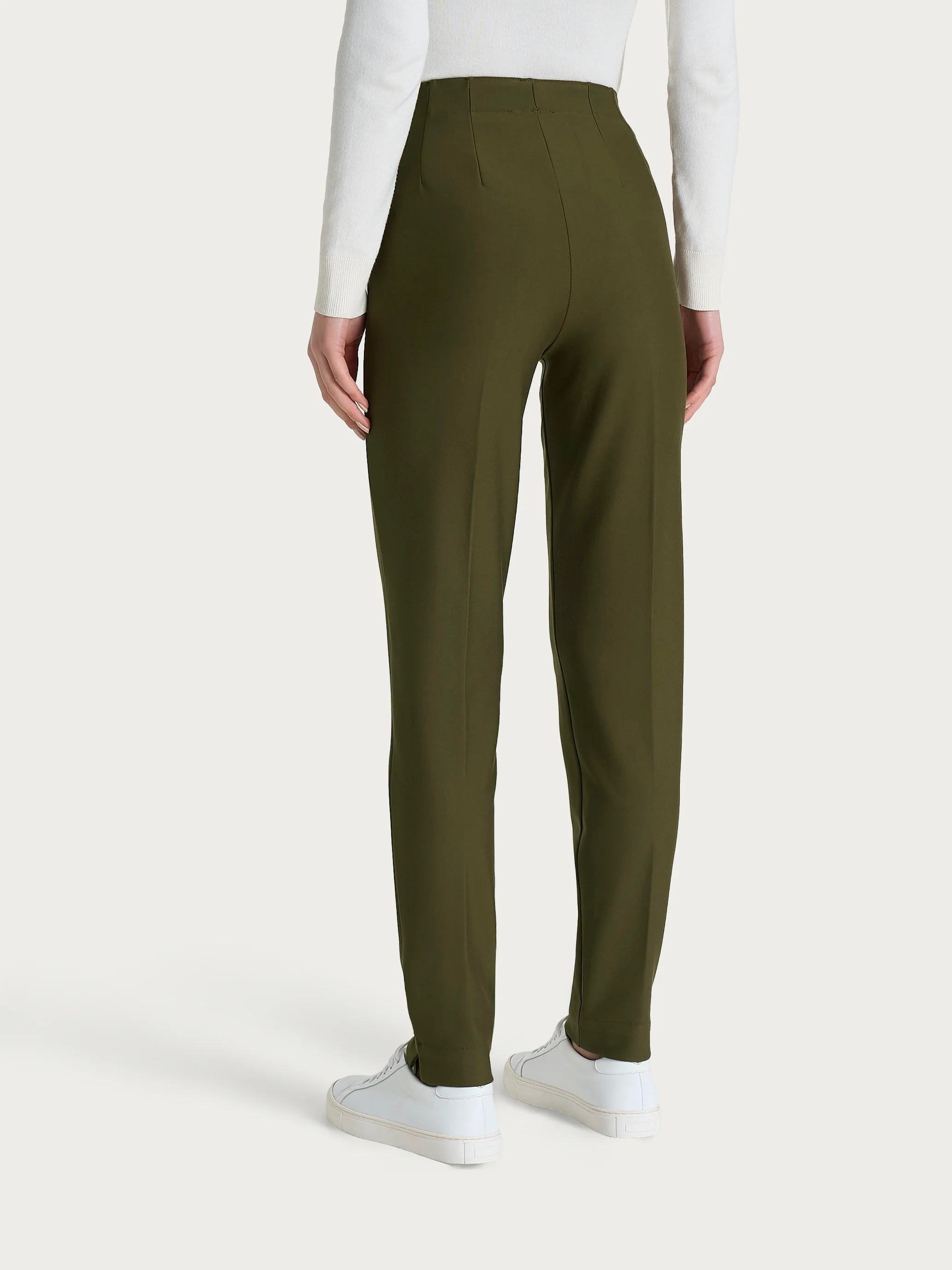 Pantalone a carota con tasche in tessuto Compact - Dark Olive - Image 3