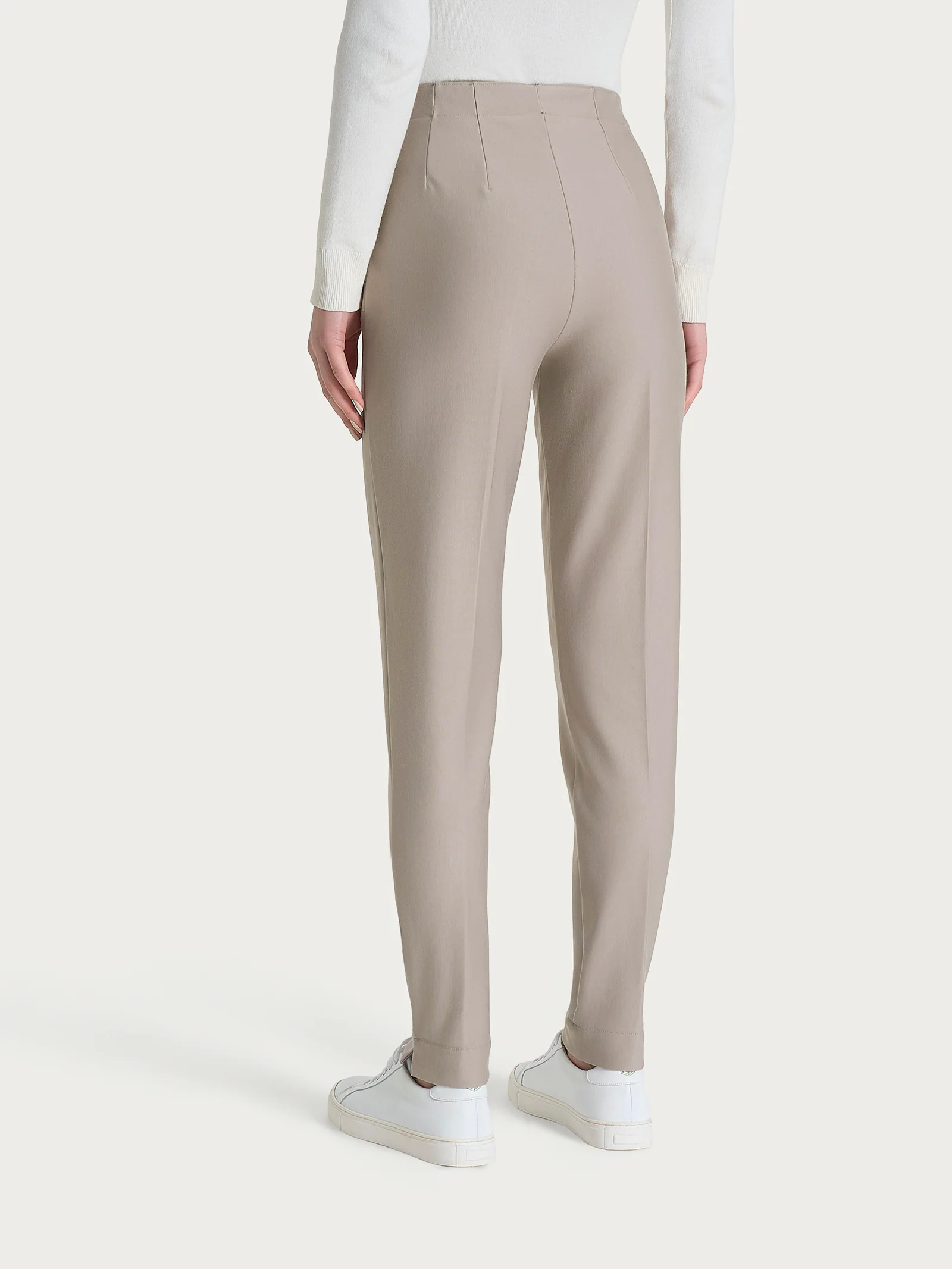 Pantalone a carota con tasche in tessuto Compact - String - Image 3