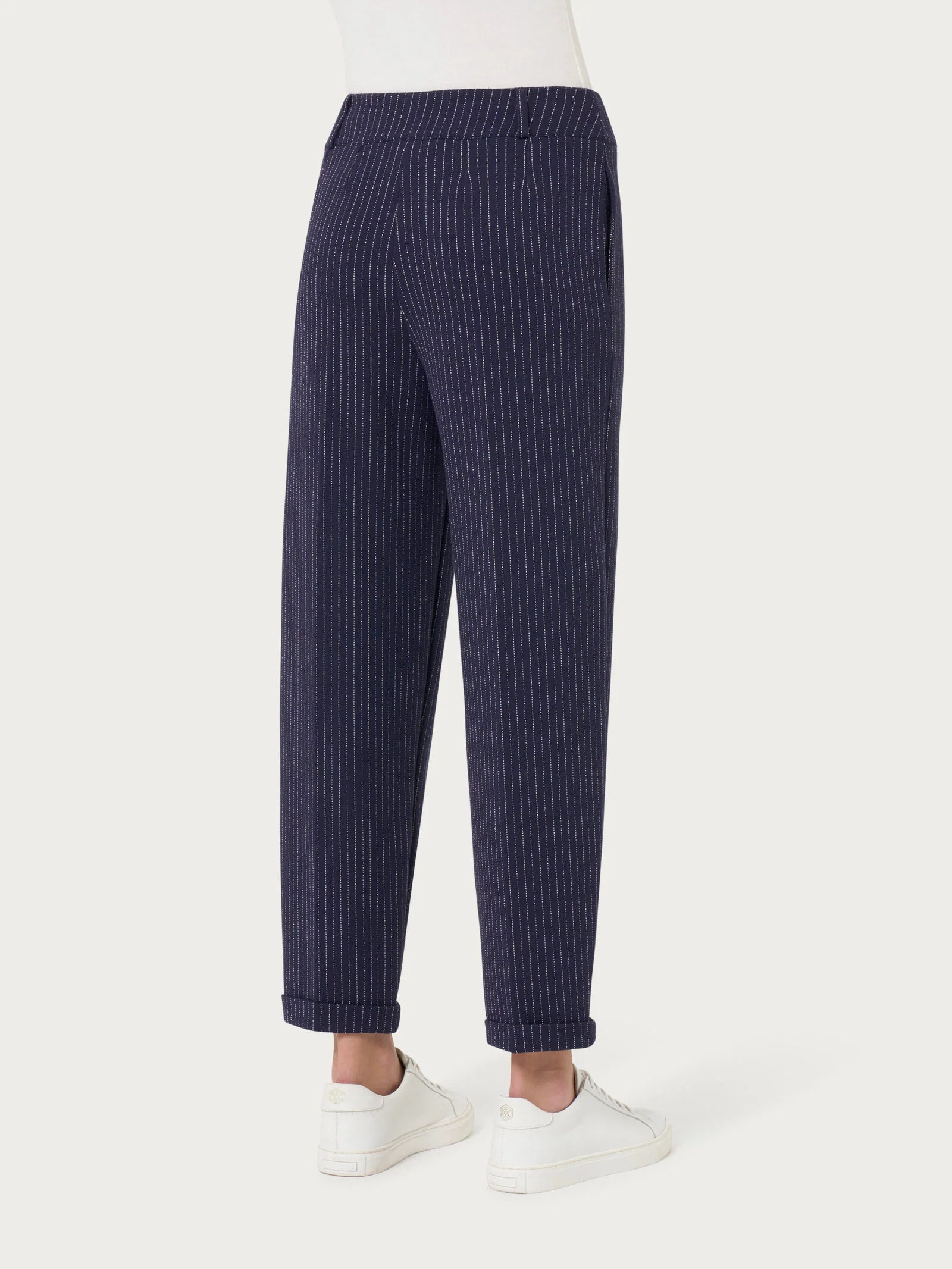 Pantalone a carota gessato con tasche e pinces in tessuto Eco Jacquard - Fant.Bleu - Image 2