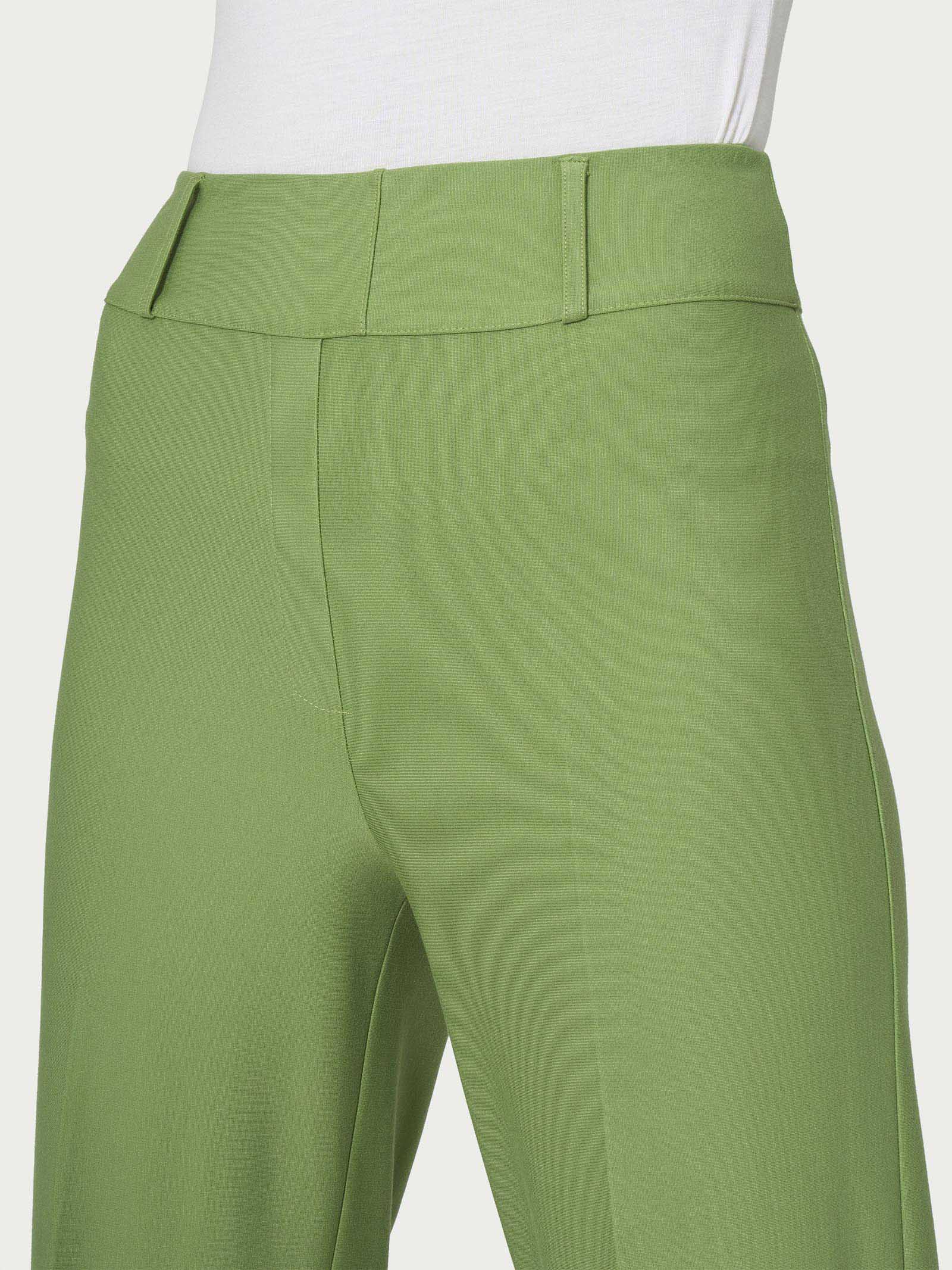 Pantalone a carota in Compact  - Piquant Green - Image 3