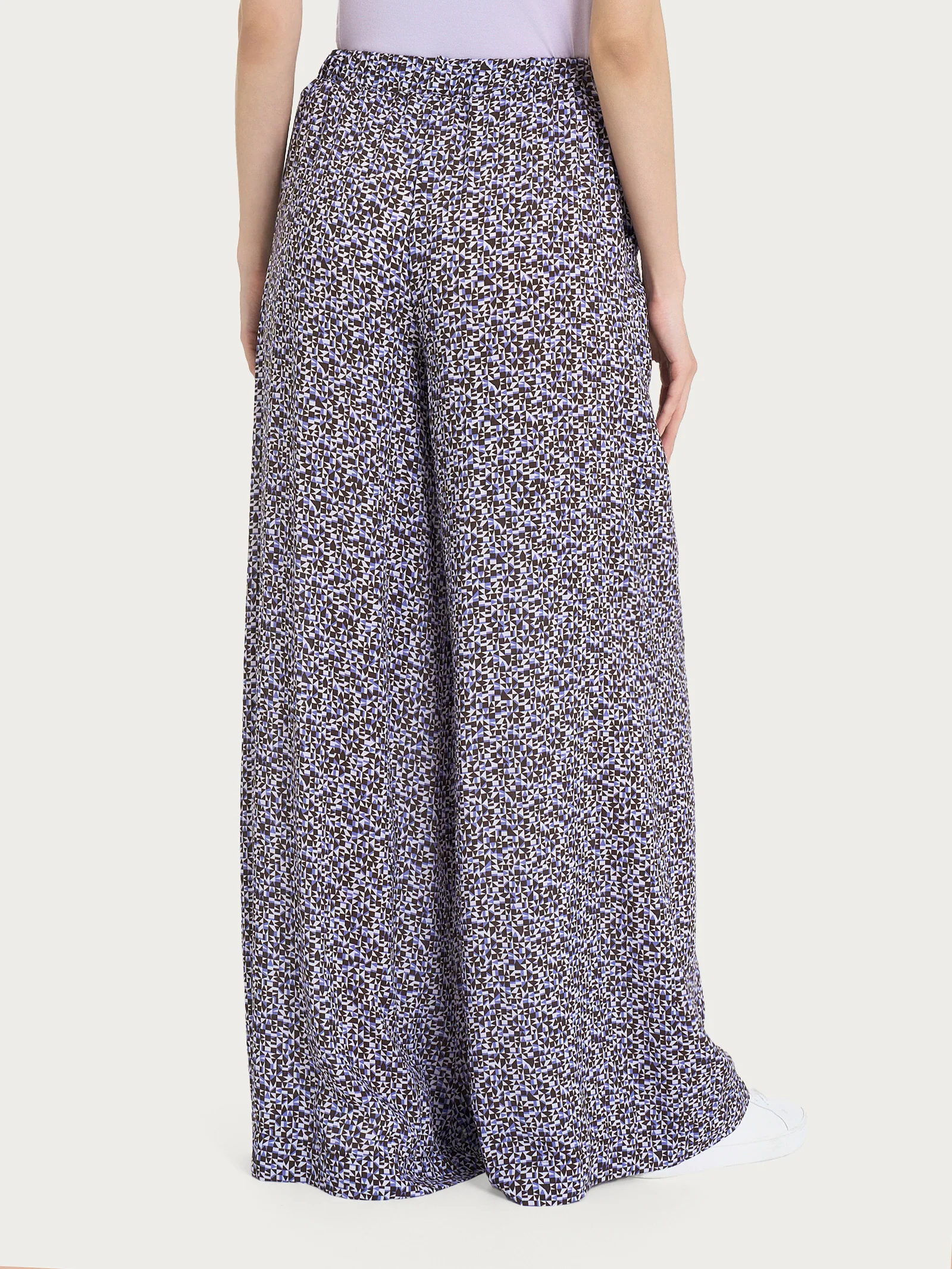 Pantalone a palazzo con tasche e geometic pattern in Ecoseta  - Fant. Thistle - Image 2