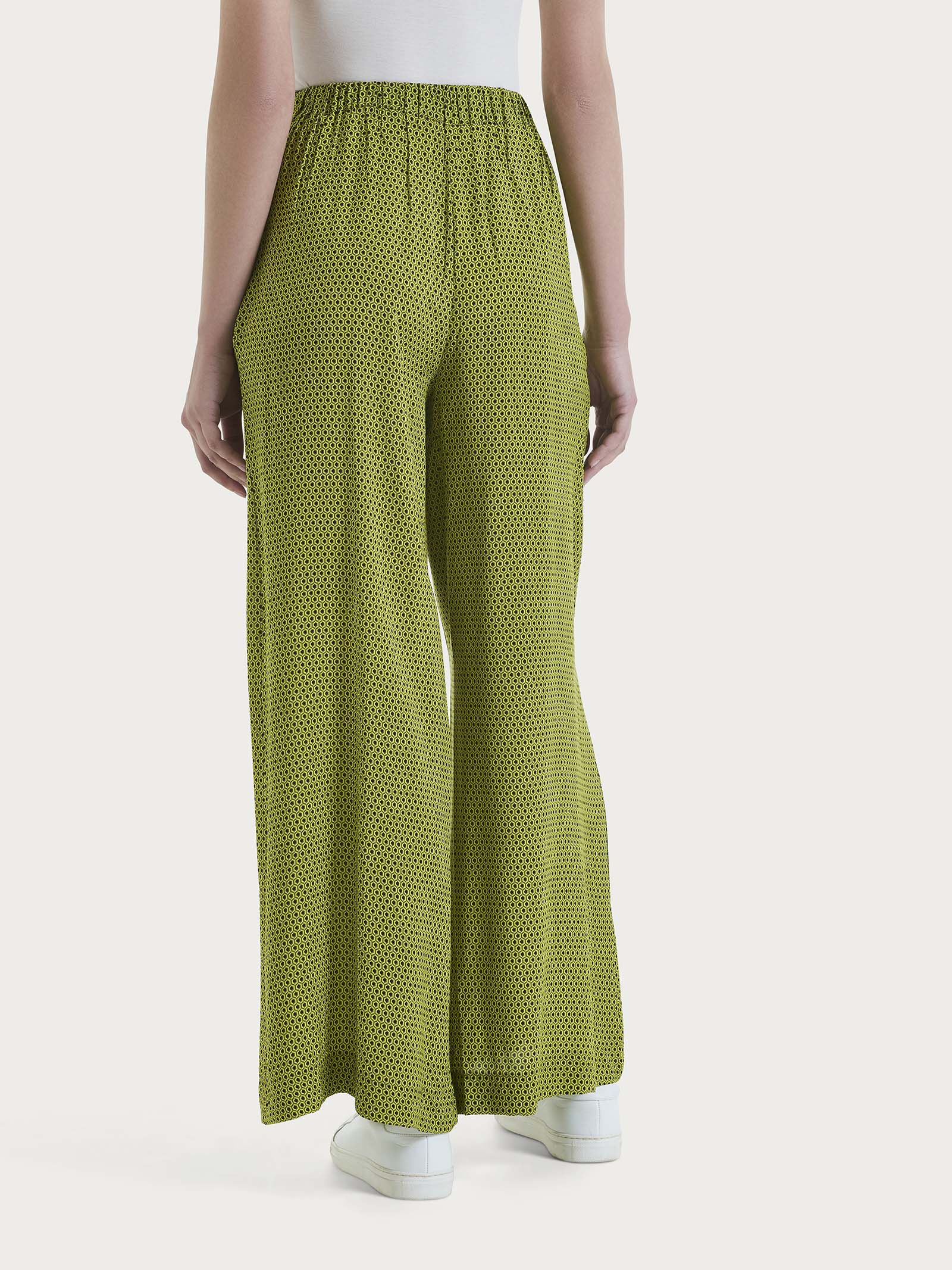 Pantalone a palazzo con tasche e hexagon pattern in Ecoseta  - Fant. Sphagnum - Image 2