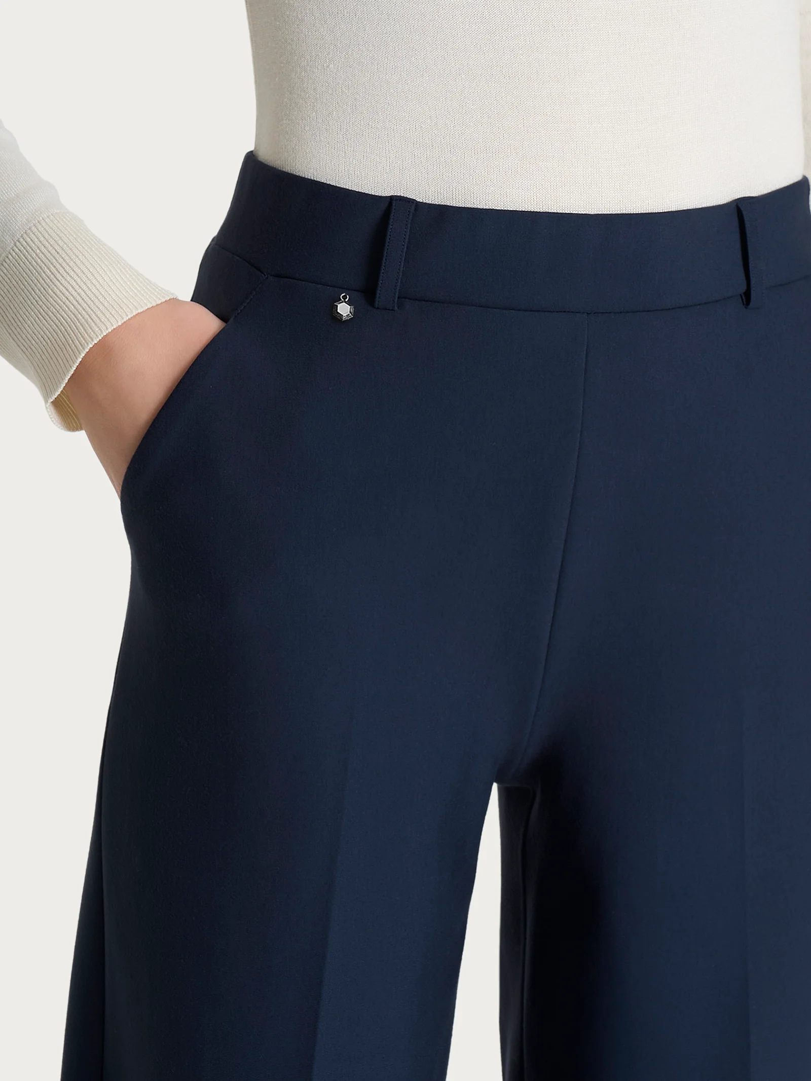 Pantalone a palazzo con tasche in Compact - Persia - Image 3