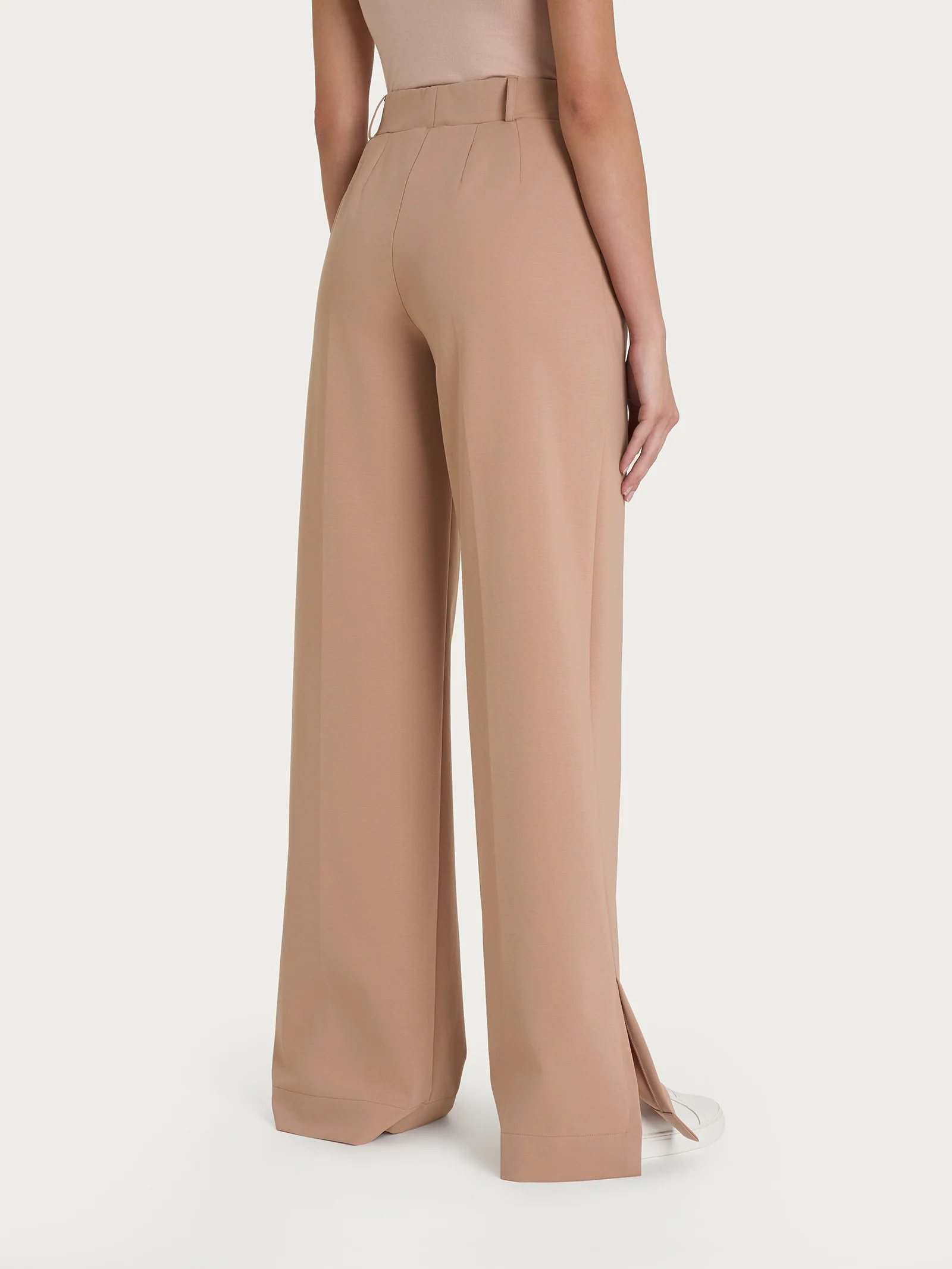 Pantalone a palazzo con tasche in Compact Light - Warm Taupe - Image 2