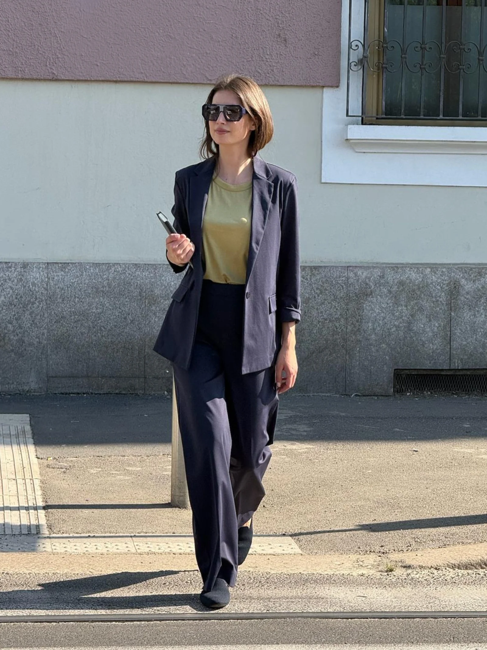 Pantalone a palazzo con tasche in Compact Light - Bleu - Image 4