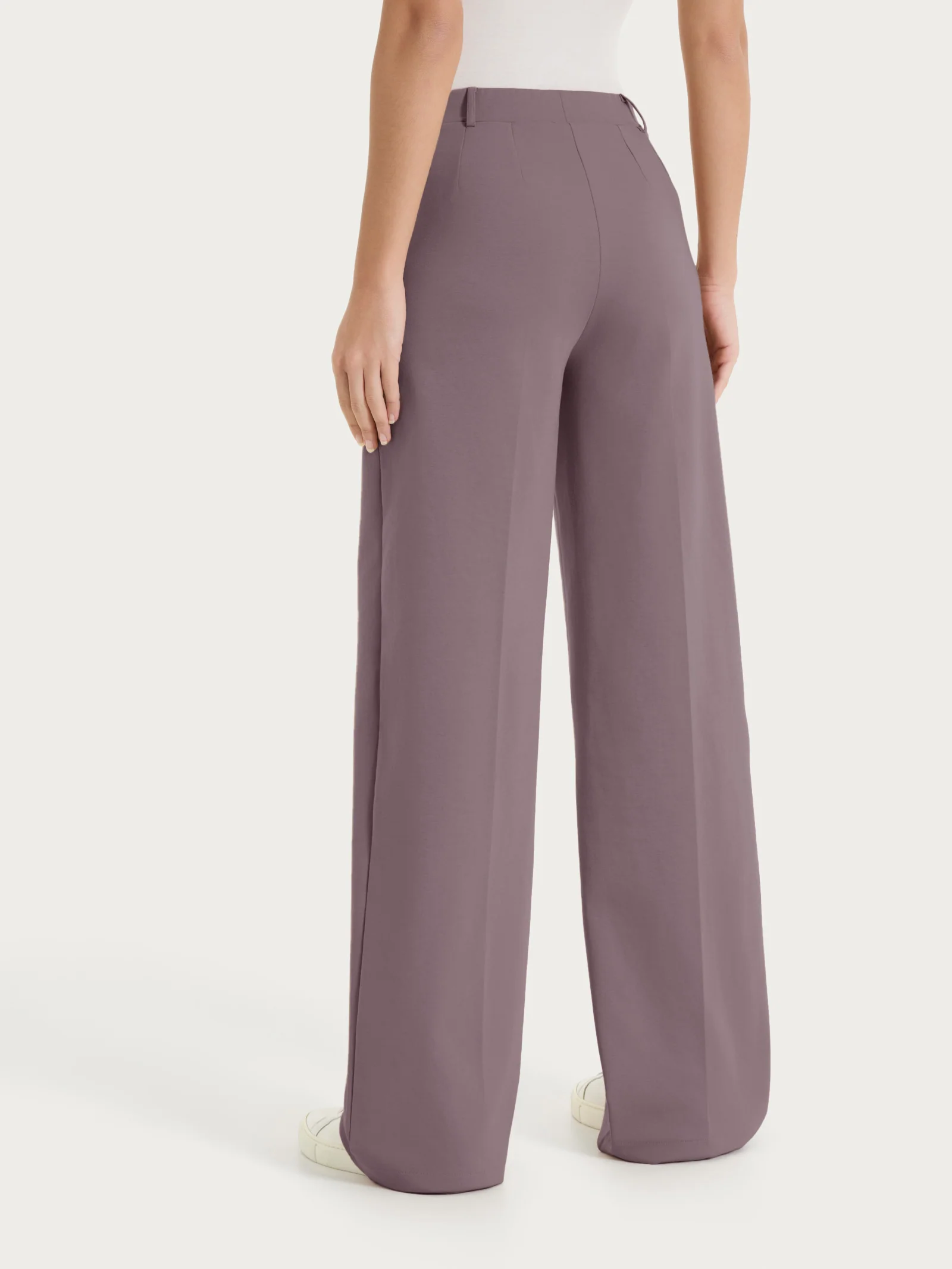 Pantalone a palazzo con tasche in Compact Light - Plum Truffle - Image 2