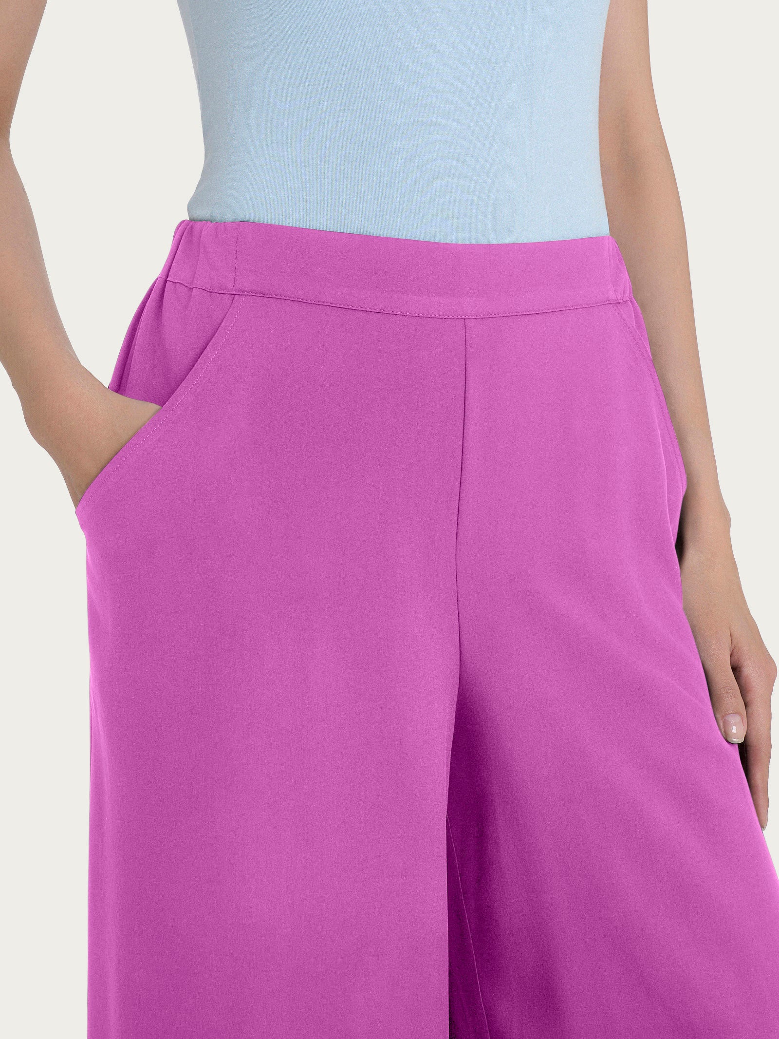 Pantalone a palazzo con tasche in Ecoseta - Cattleya Orchid - Image 3