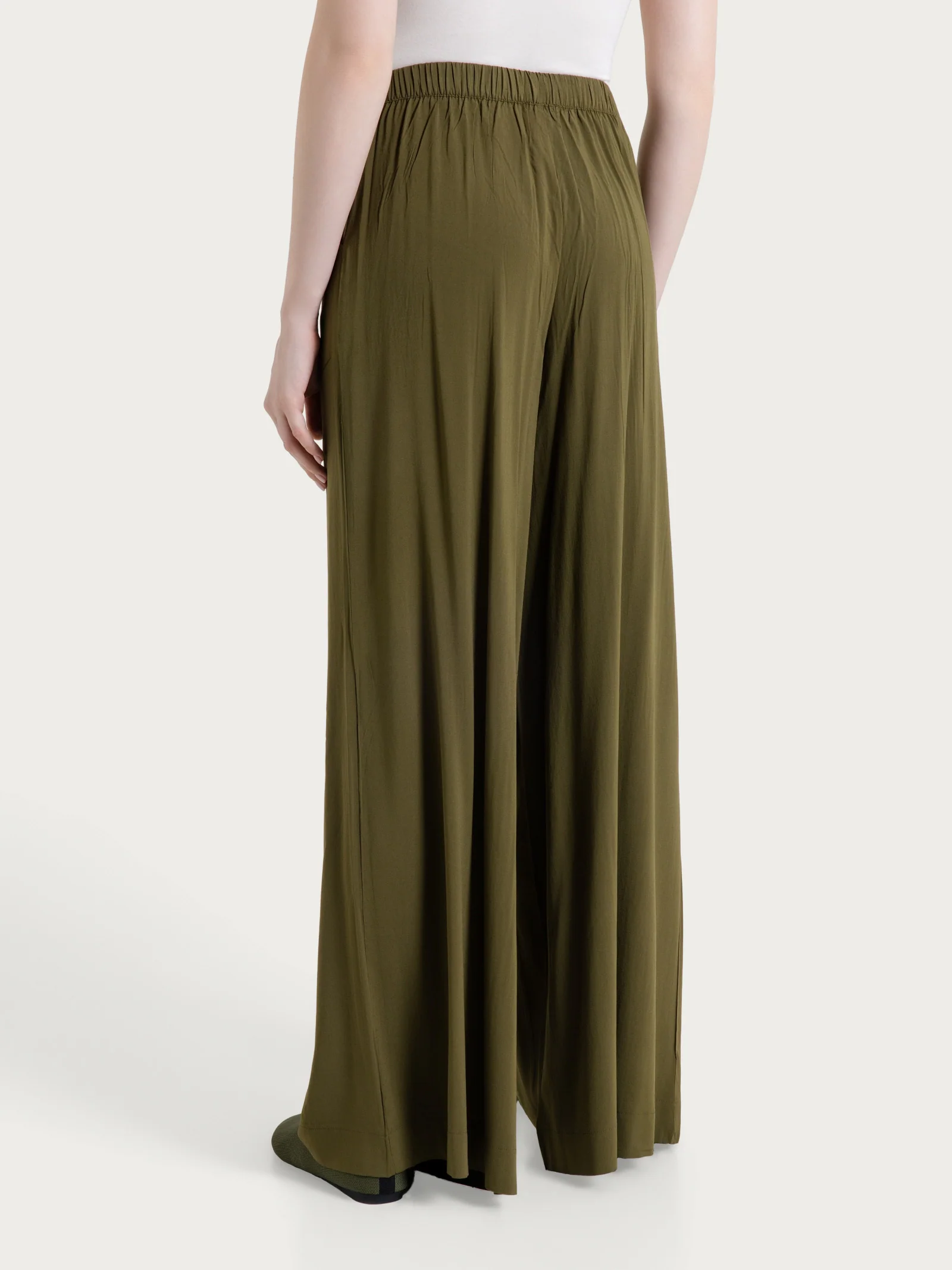Pantalone a palazzo con tasche in Voile Stretch - Dark Olive - Image 2
