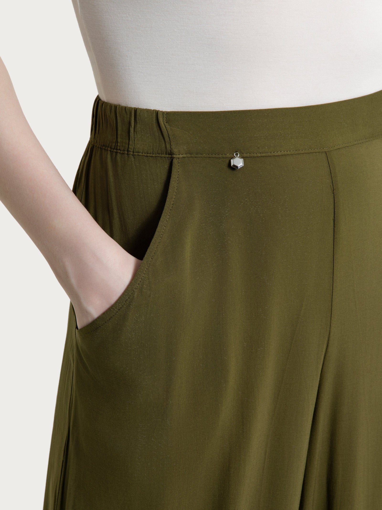 Pantalone a palazzo con tasche in Voile Stretch - Dark Olive - Image 3