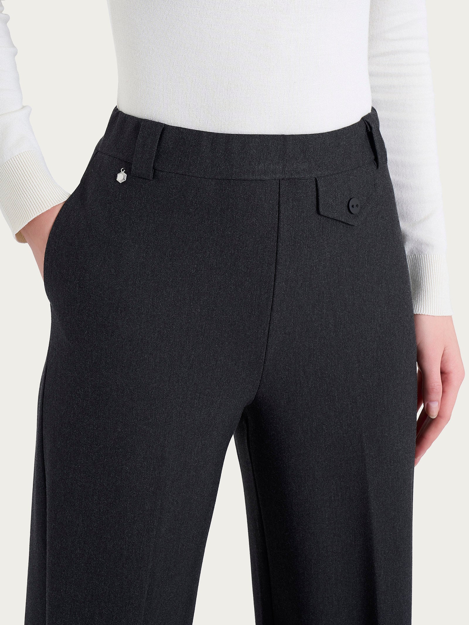 Pantalone a palazzo con taschino in Compact - Oscuro Mel. - Image 3