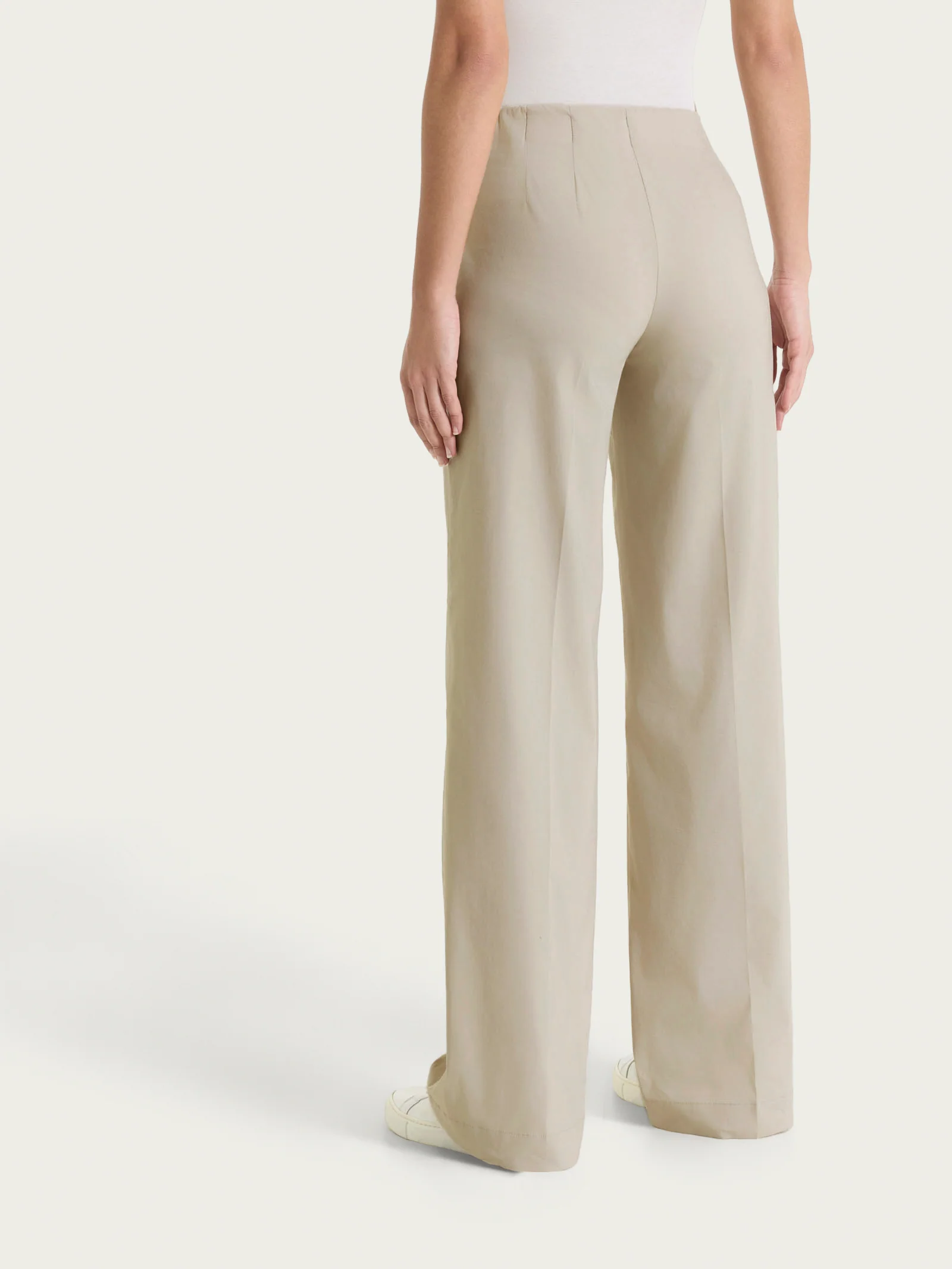 Pantalone a palazzo leggero in Super Fresh - Crockery - Image 2