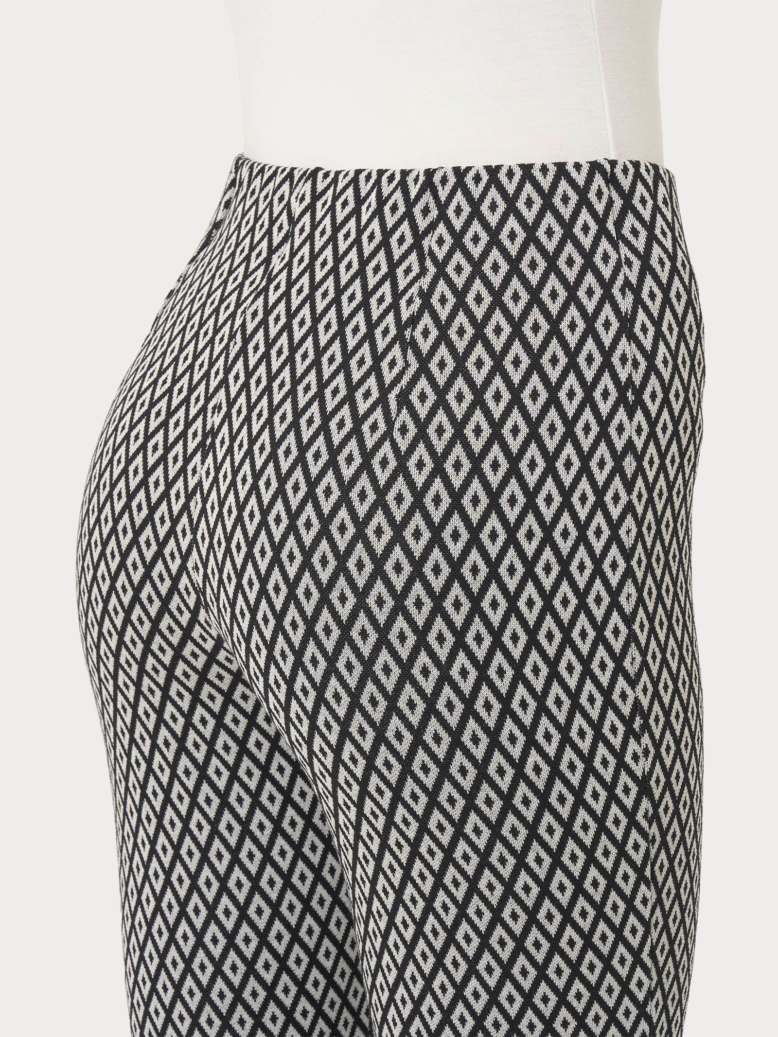 Pantalone a sigaretta a rombi con spacchetti in Eco Jacquard - Fant.Nero - Image 3