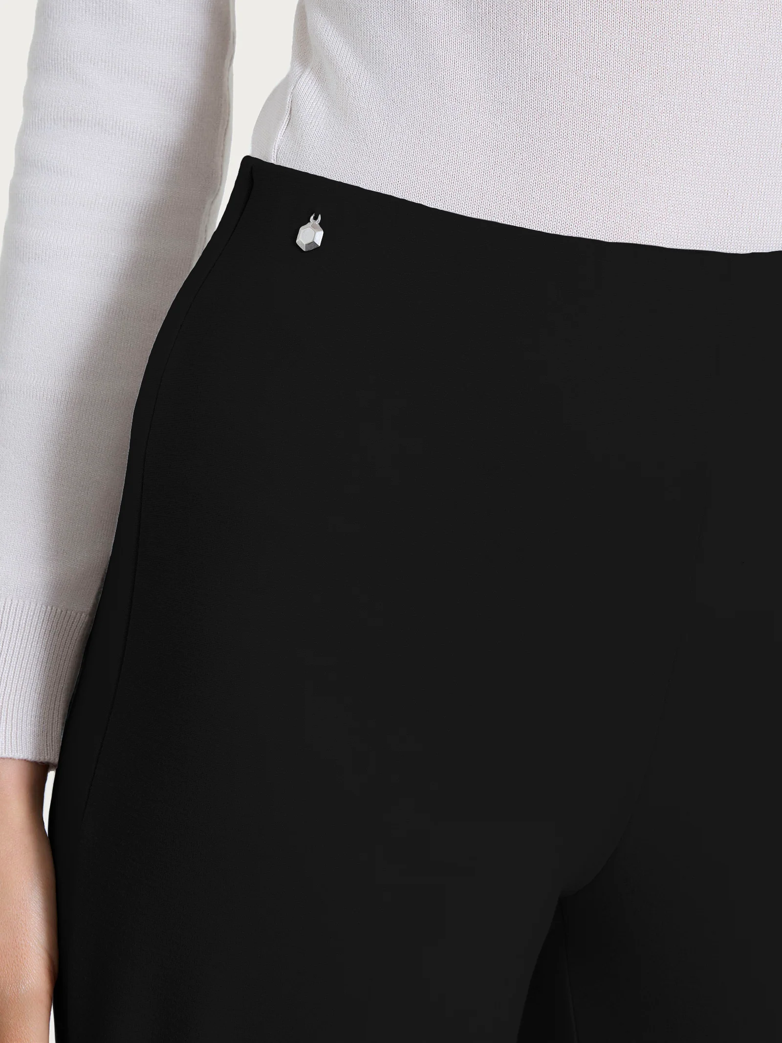 Pantalone a sigaretta con risvolto in Cashmere Compact - Nero - Image 5