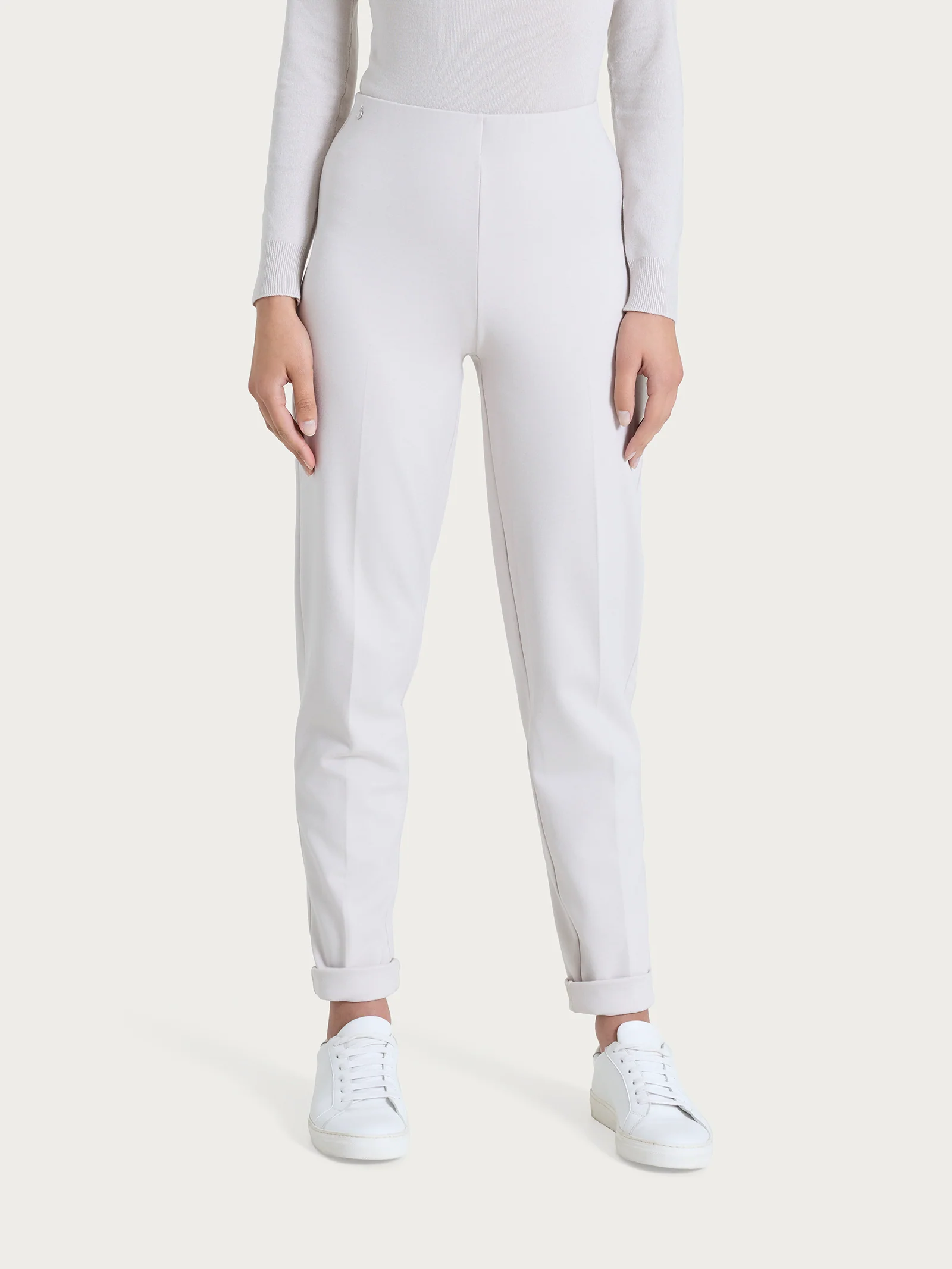Pantalone a sigaretta con risvolto in Cashmere Compact - Champignon - Image 2