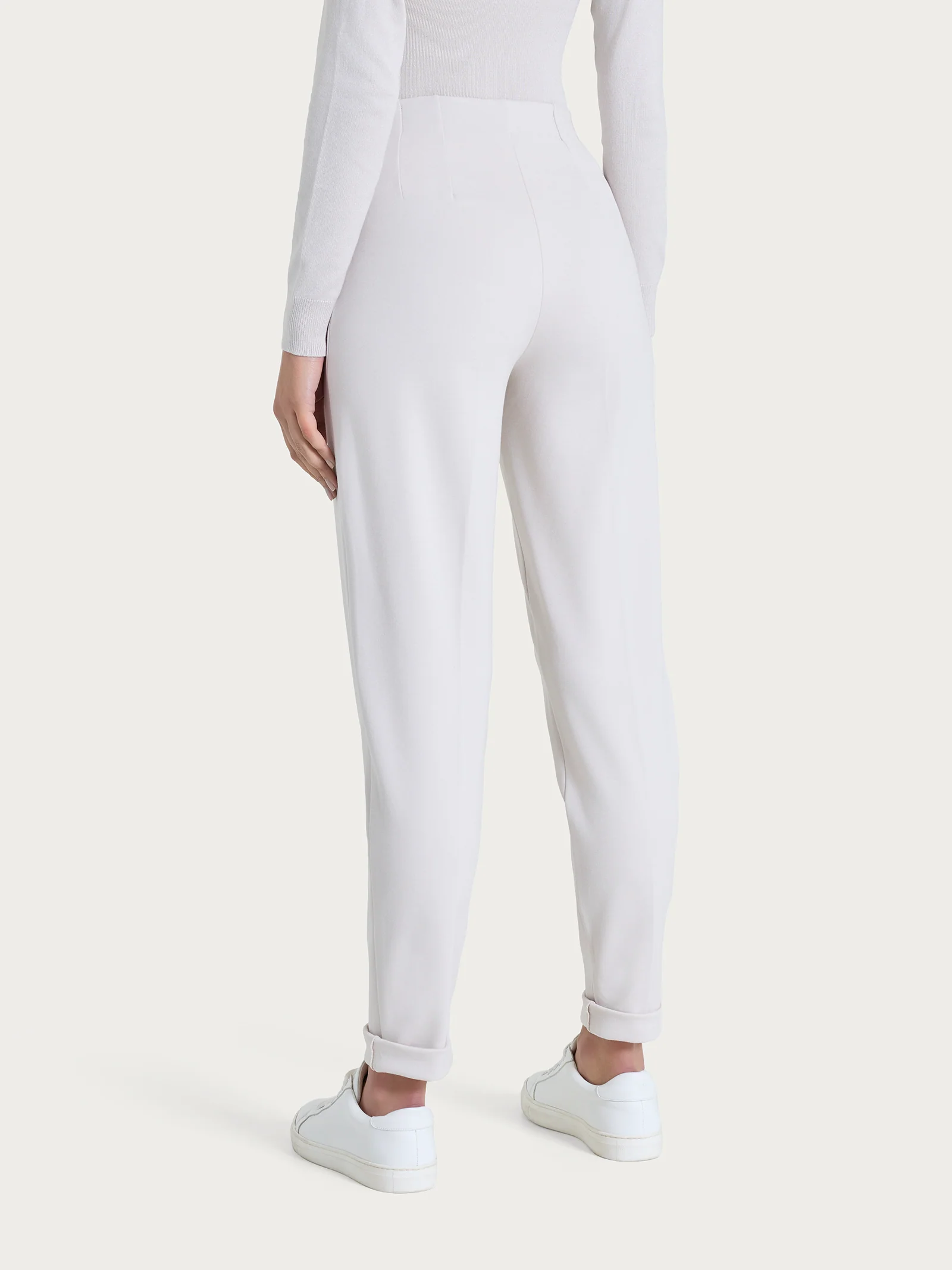 Pantalone a sigaretta con risvolto in Cashmere Compact - Champignon - Image 3