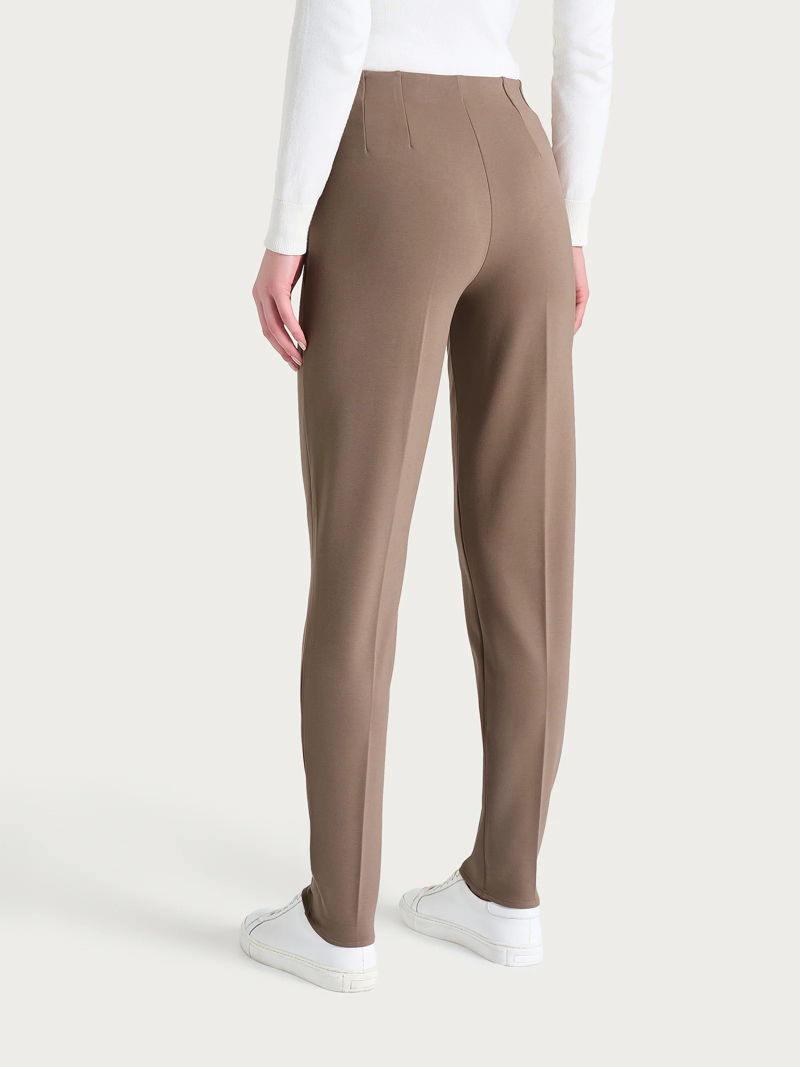 Pantalone a sigaretta con risvolto in Cashmere Compact - Pine Bark - Image 4