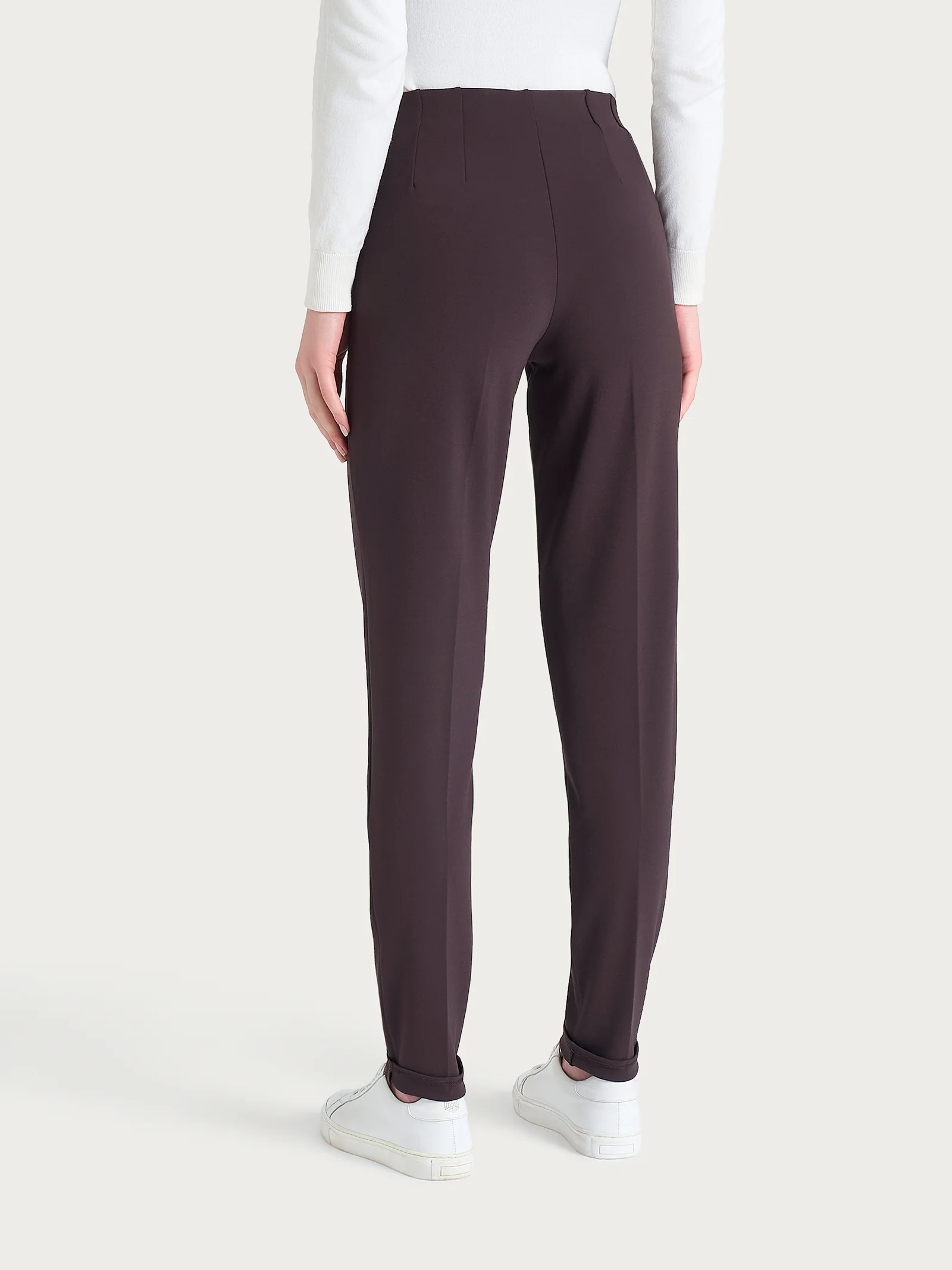 Pantalone a sigaretta con risvolto in Cashmere Compact - Chocolate Torte - Image 5