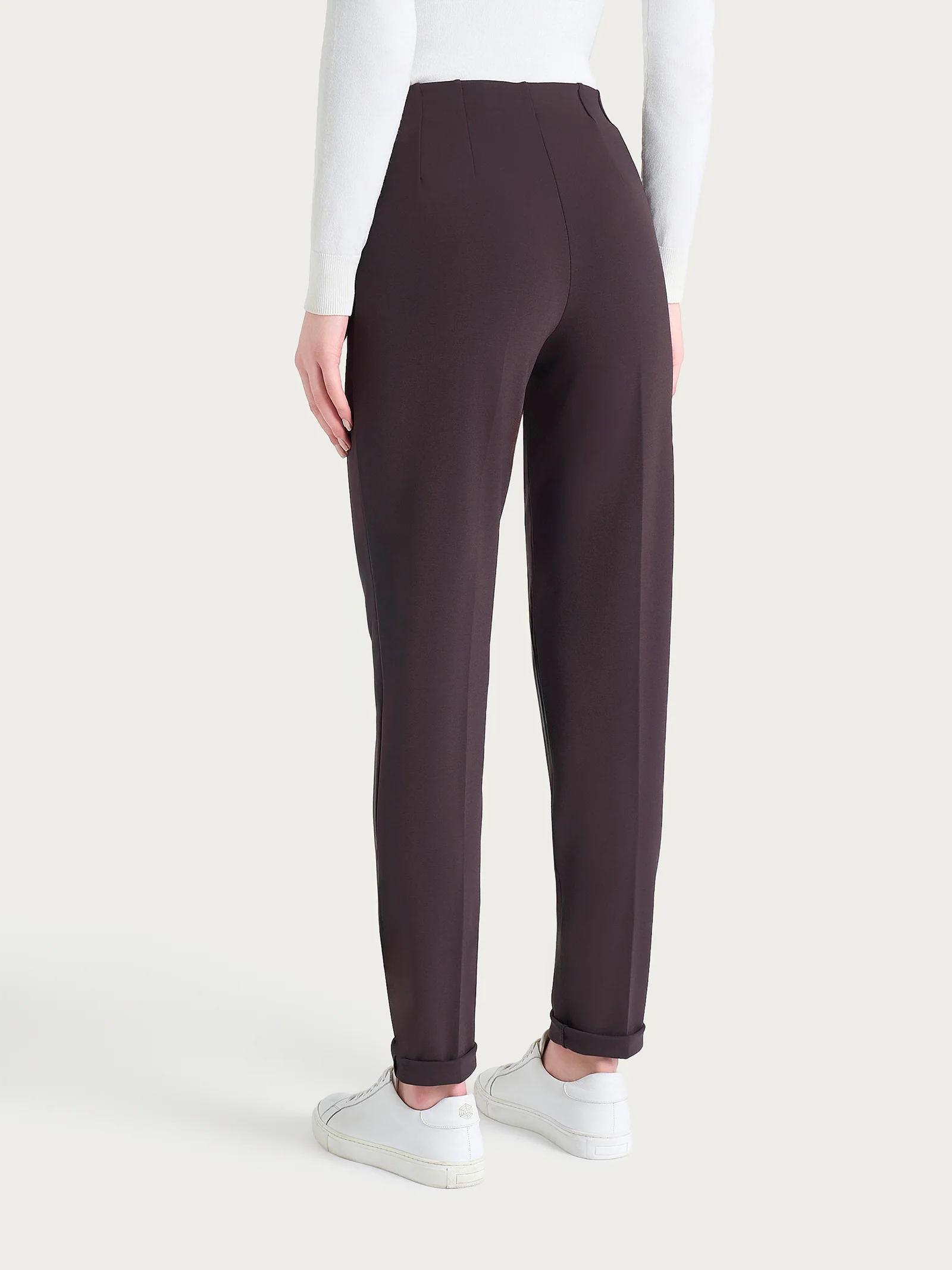 Pantalone a sigaretta con risvolto in Cashmere Compact - Chocolate Torte - Image 6