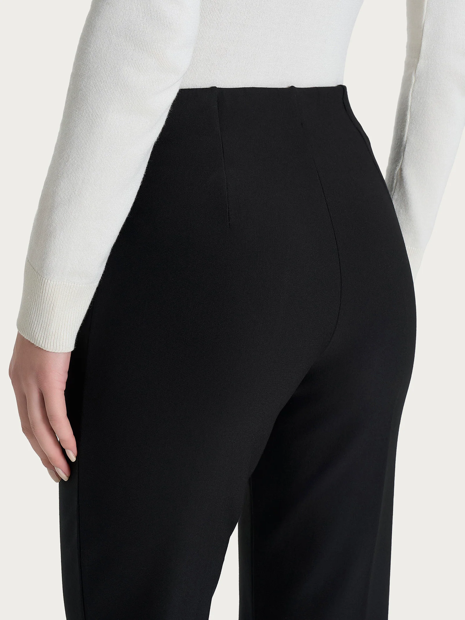 Pantalone a sigaretta con risvolto in Compact - Nero - Image 5