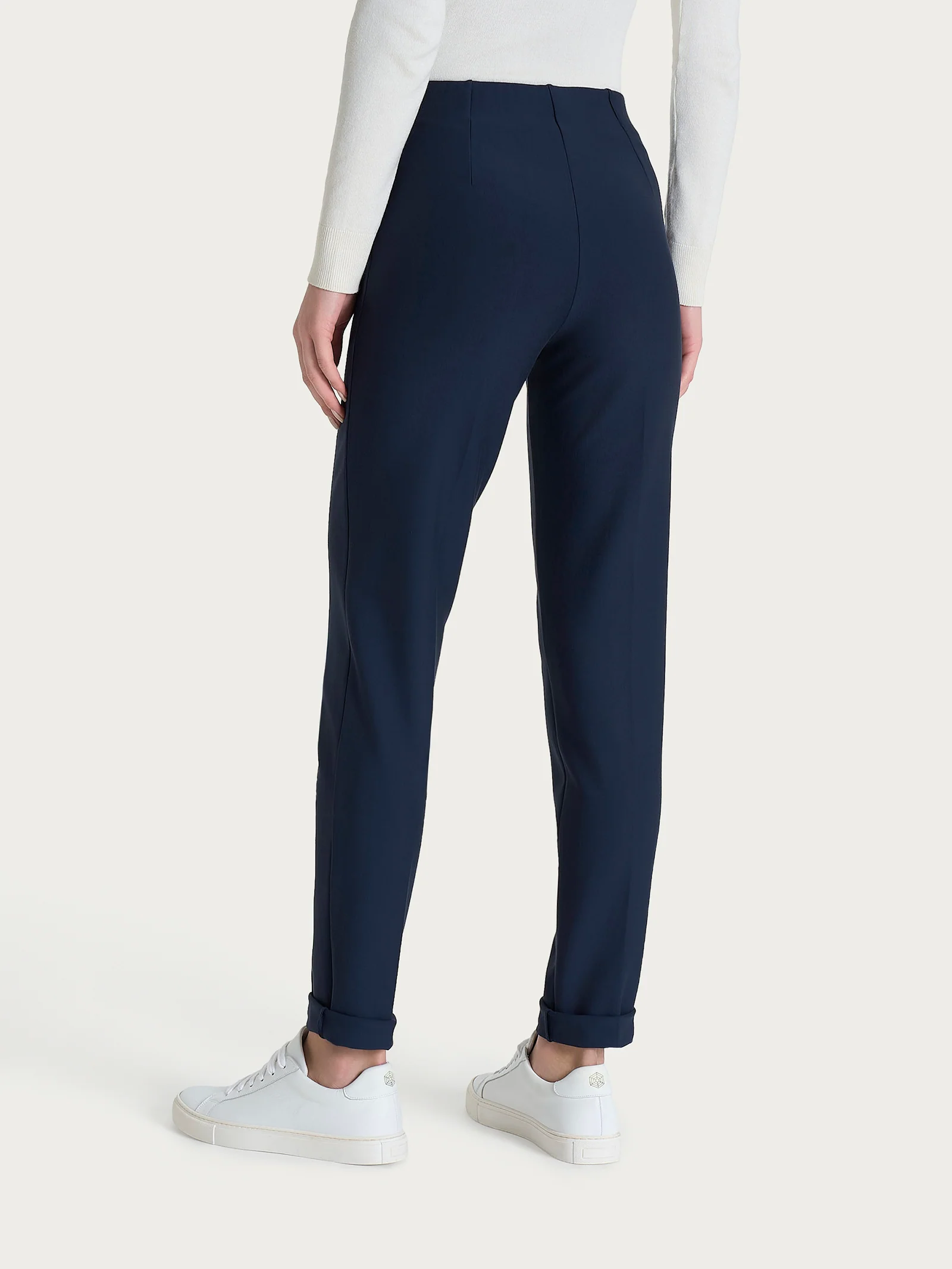 Pantalone a sigaretta con risvolto in Compact - Persia - Image 6