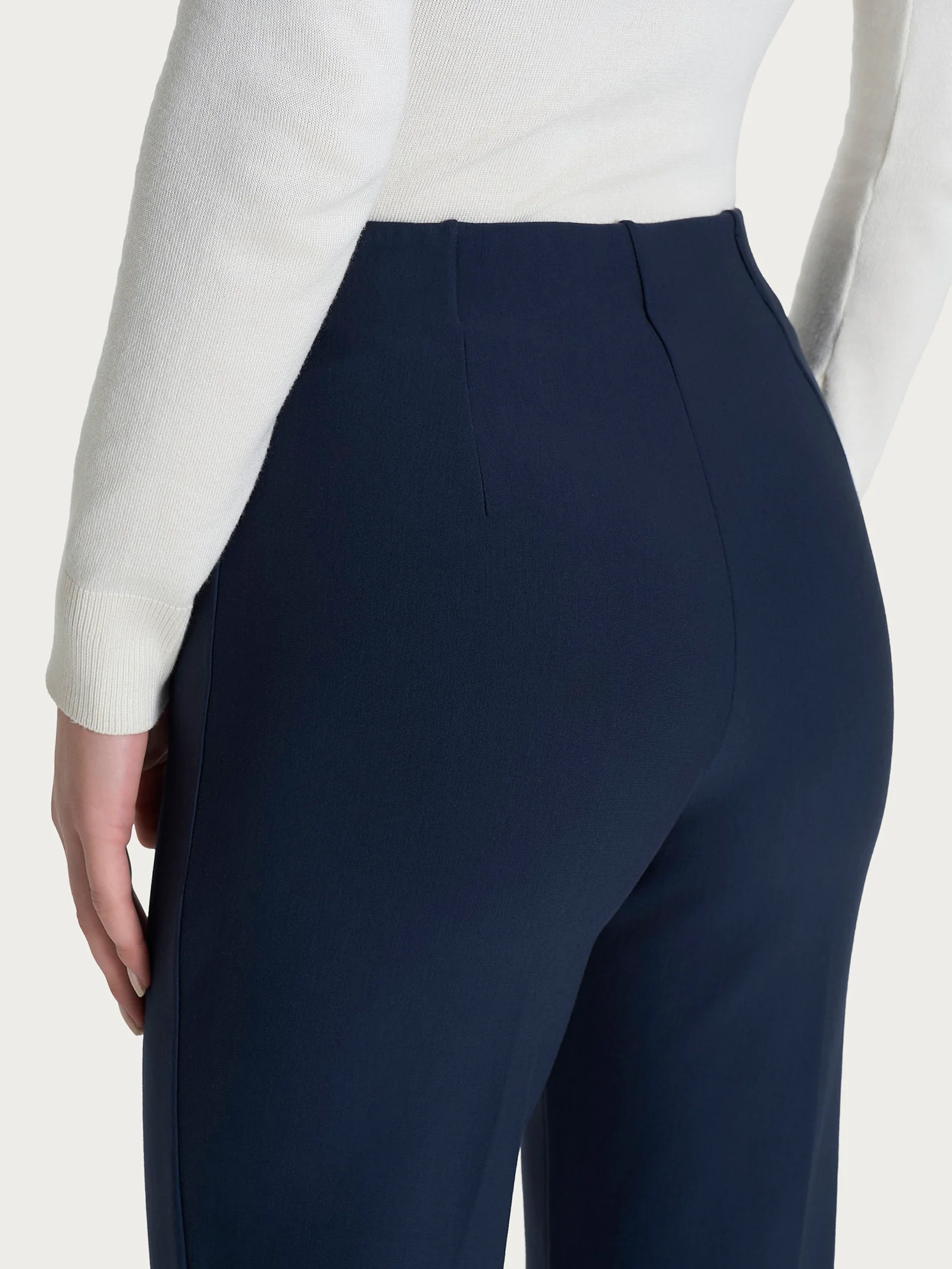 Pantalone a sigaretta con risvolto in Compact - Persia - Image 7