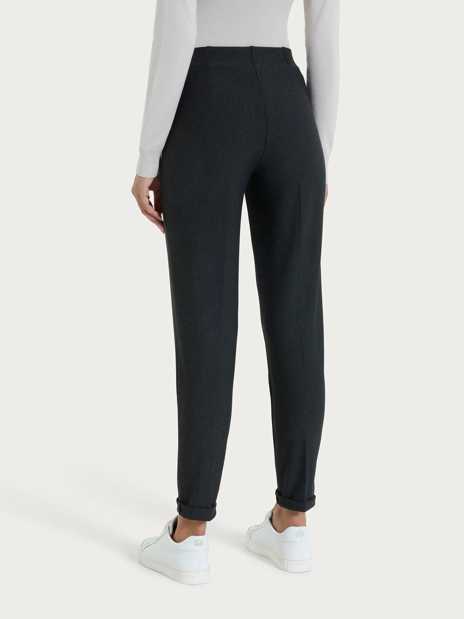Pantalone a sigaretta con risvolto in Compact - Oscuro Mel. - Image 4