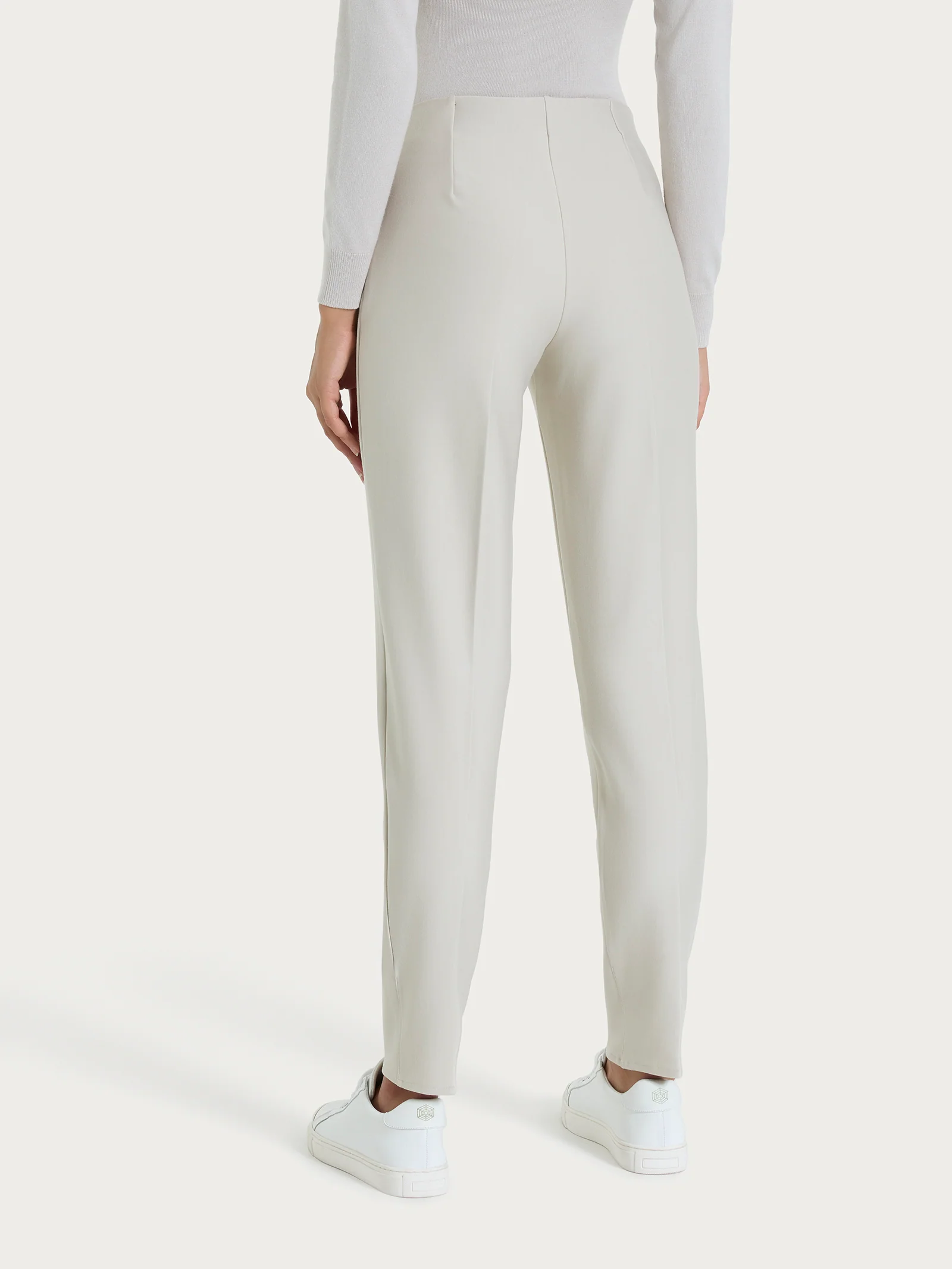Pantalone a sigaretta con risvolto in Compact - Champignon - Image 3