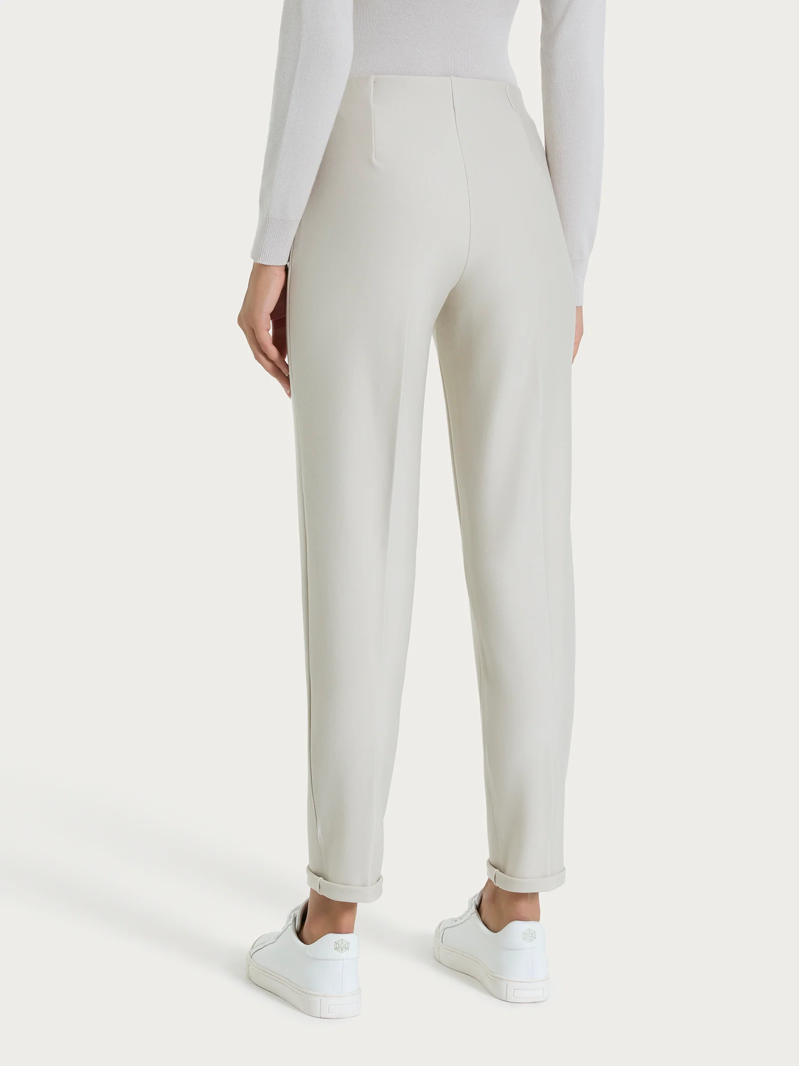 Pantalone a sigaretta con risvolto in Compact - Champignon - Image 4