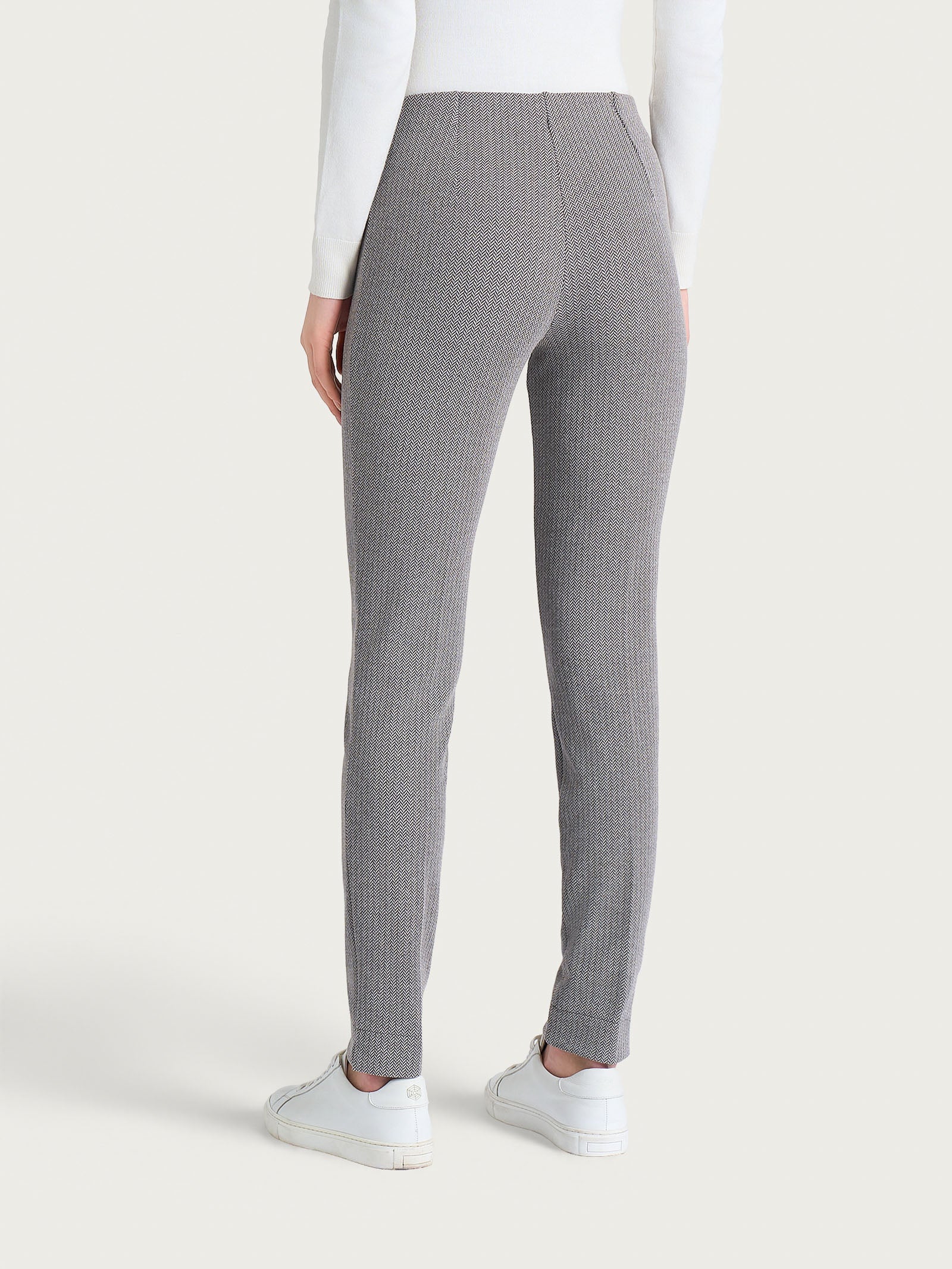 Pantalone a sigaretta con spacchetti e fantasia a spina di pesce in Eco Jacquard - Fant. Chocolate Torte Mel. - Image 2
