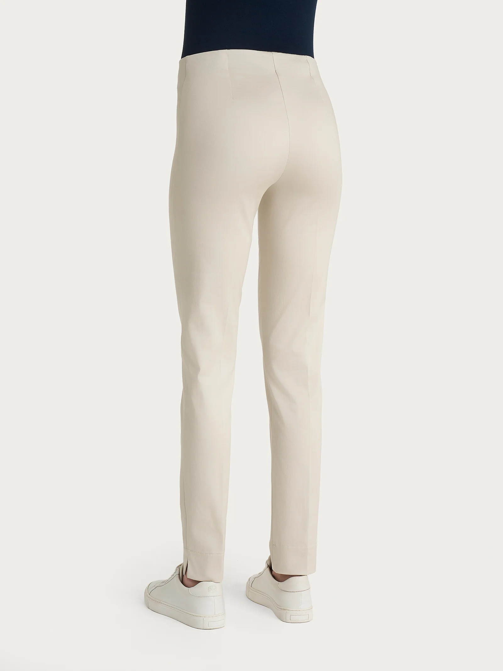 Pantalone a sigaretta con spacchetti in Satin Power - Champignon - Image 2