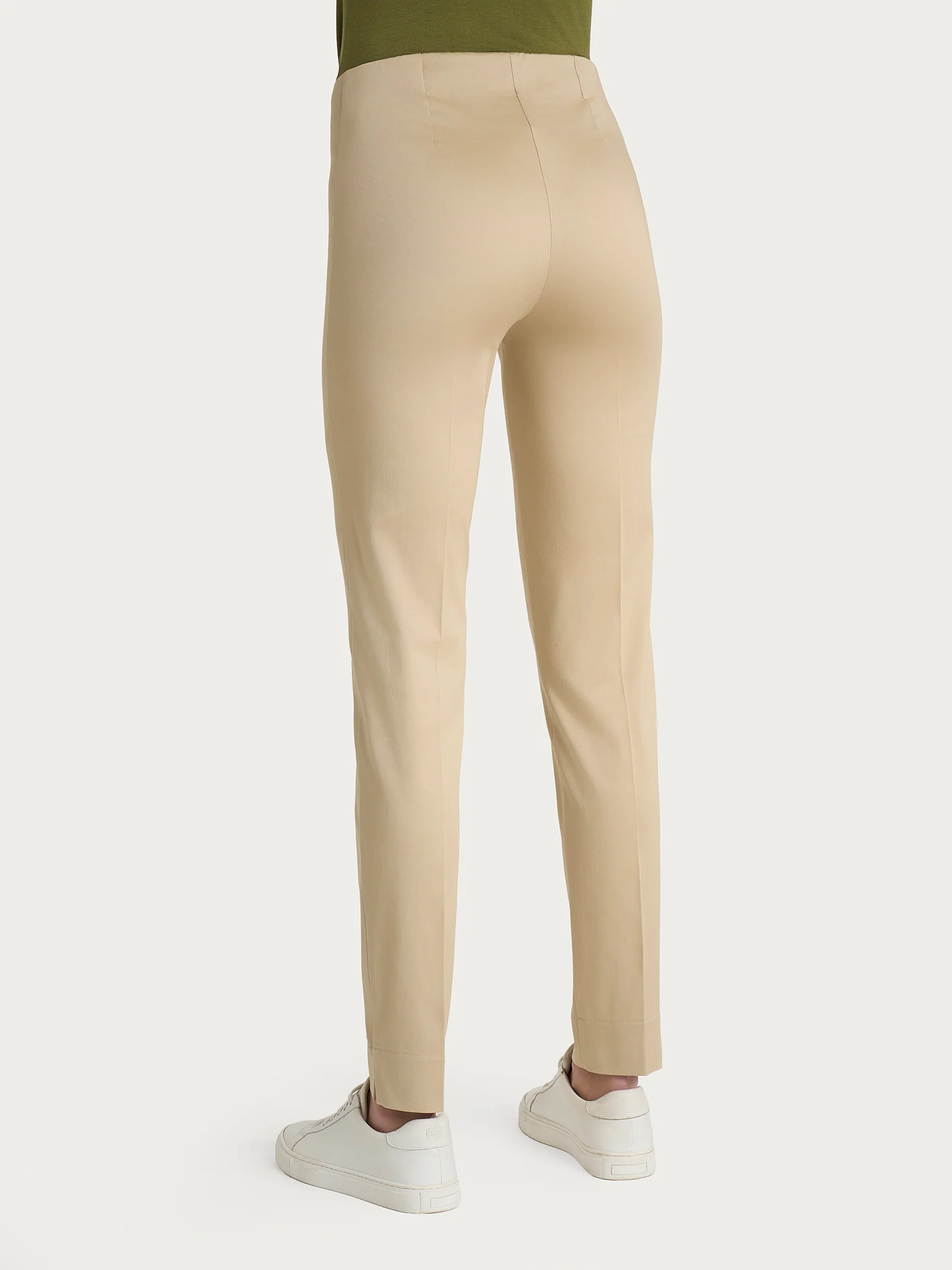 Pantalone a sigaretta con spacchetti in Satin Power - Irish Cream - Image 2