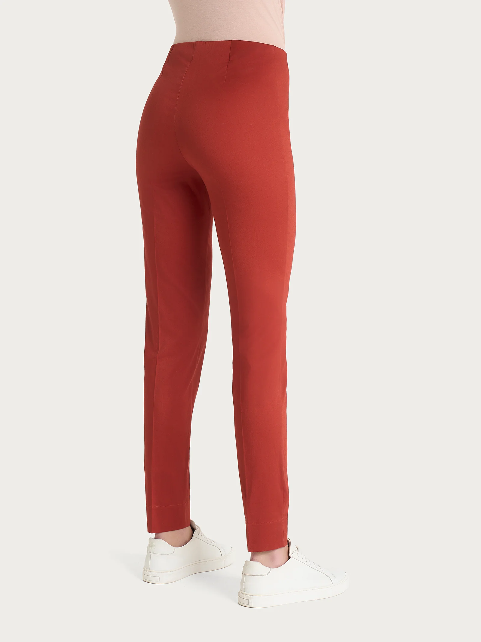 Pantalone a sigaretta con spacchetti in Satin Power - Red Ochre - Image 2