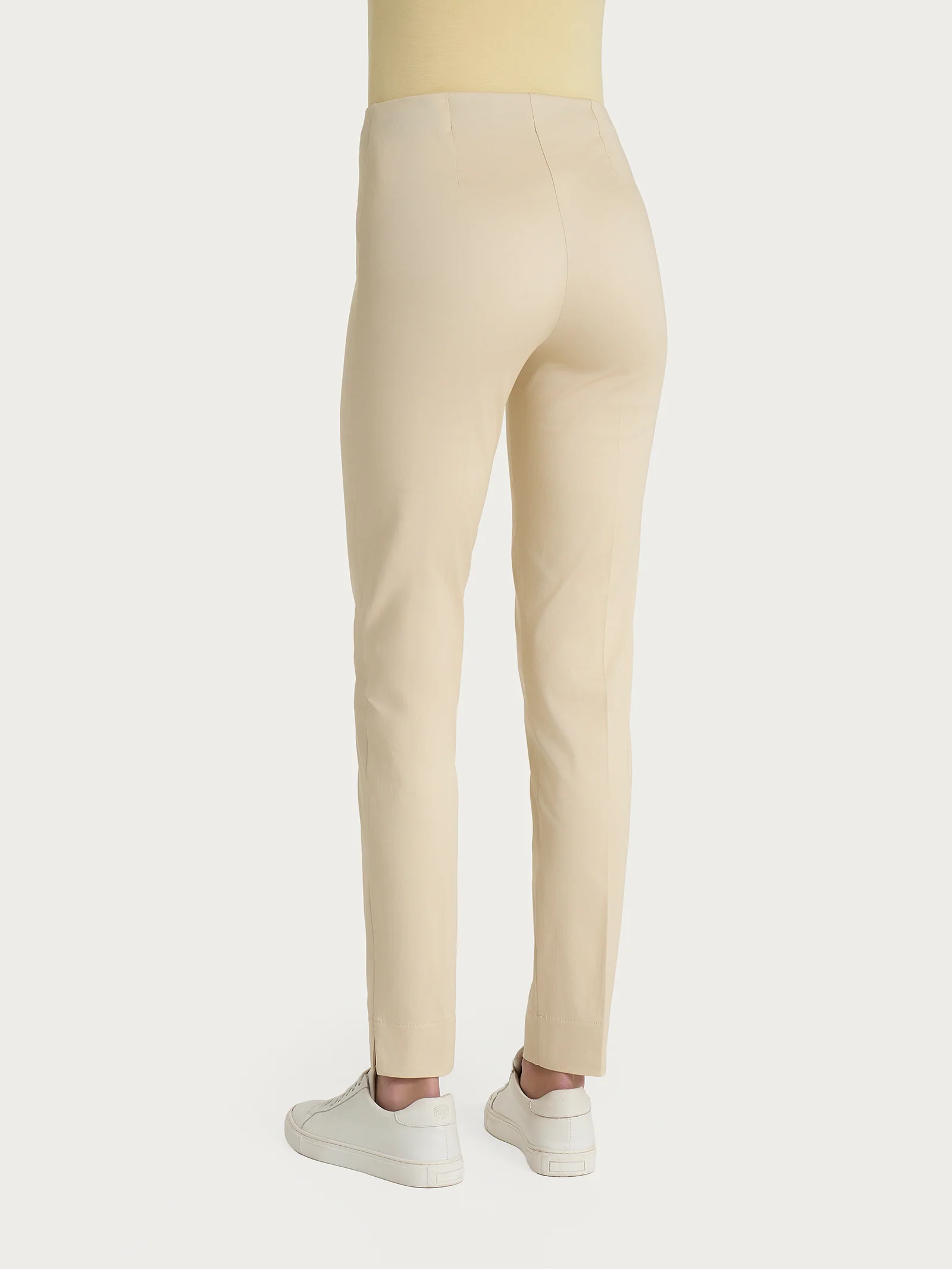 Pantalone a sigaretta con spacchetti in Satin Power - Wood Ash - Image 2