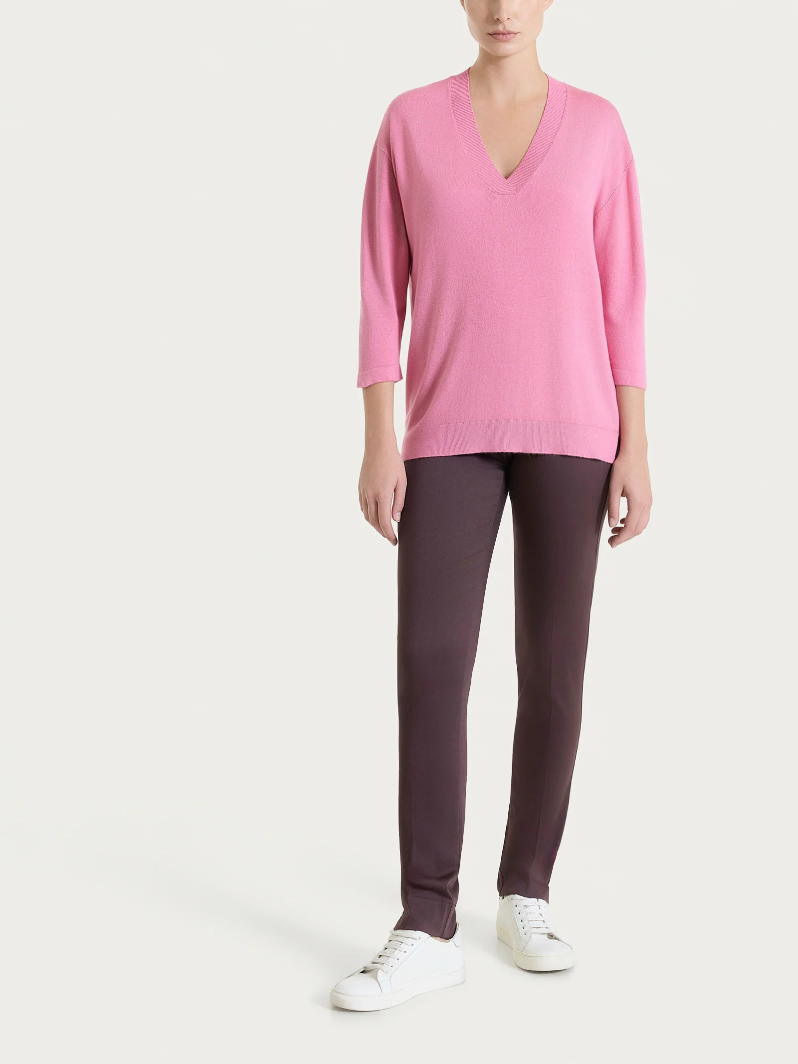Pantalone a sigaretta con spacchetti in Satin Power - Raisin - Image 4