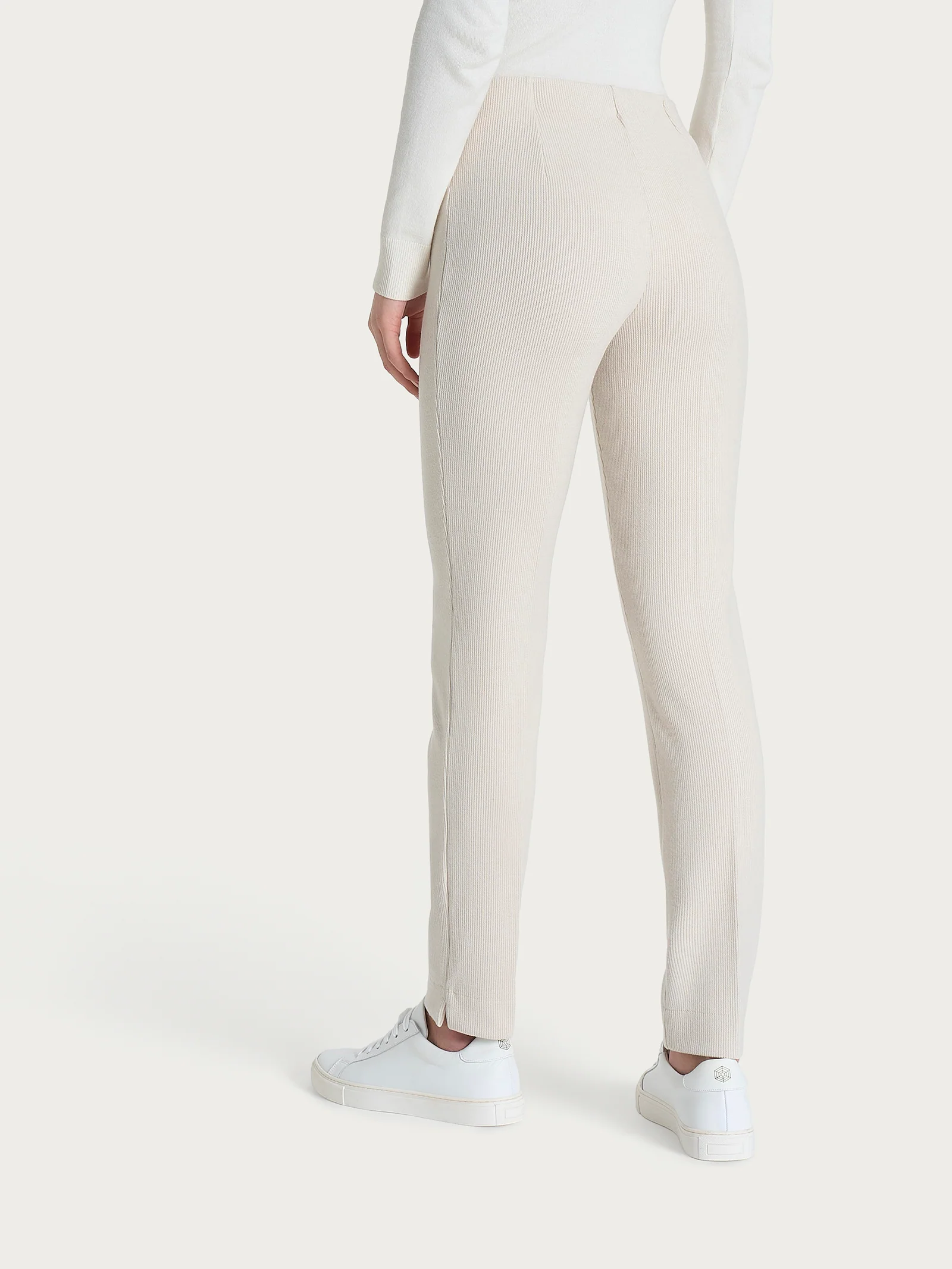 Pantalone a sigaretta con spacchetti in Velvet - Champignon - Image 2