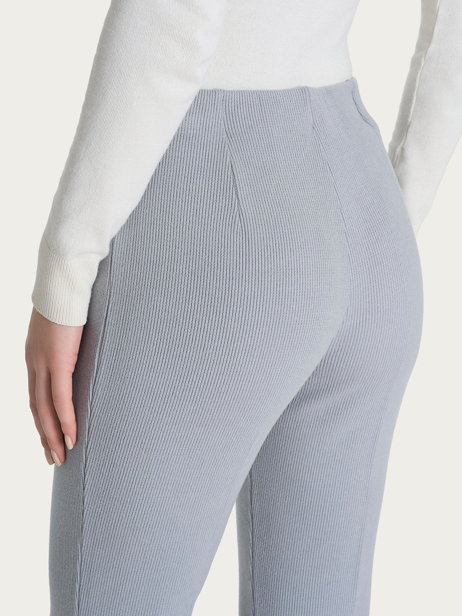 Pantalone a sigaretta con spacchetti in Velvet - Ultimate Gray - Image 3