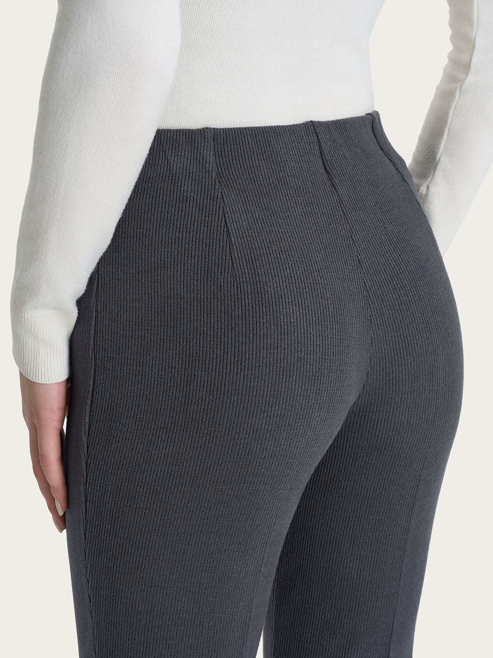 Pantalone a sigaretta con spacchetti in Velvet - Dark Shadow - Image 3