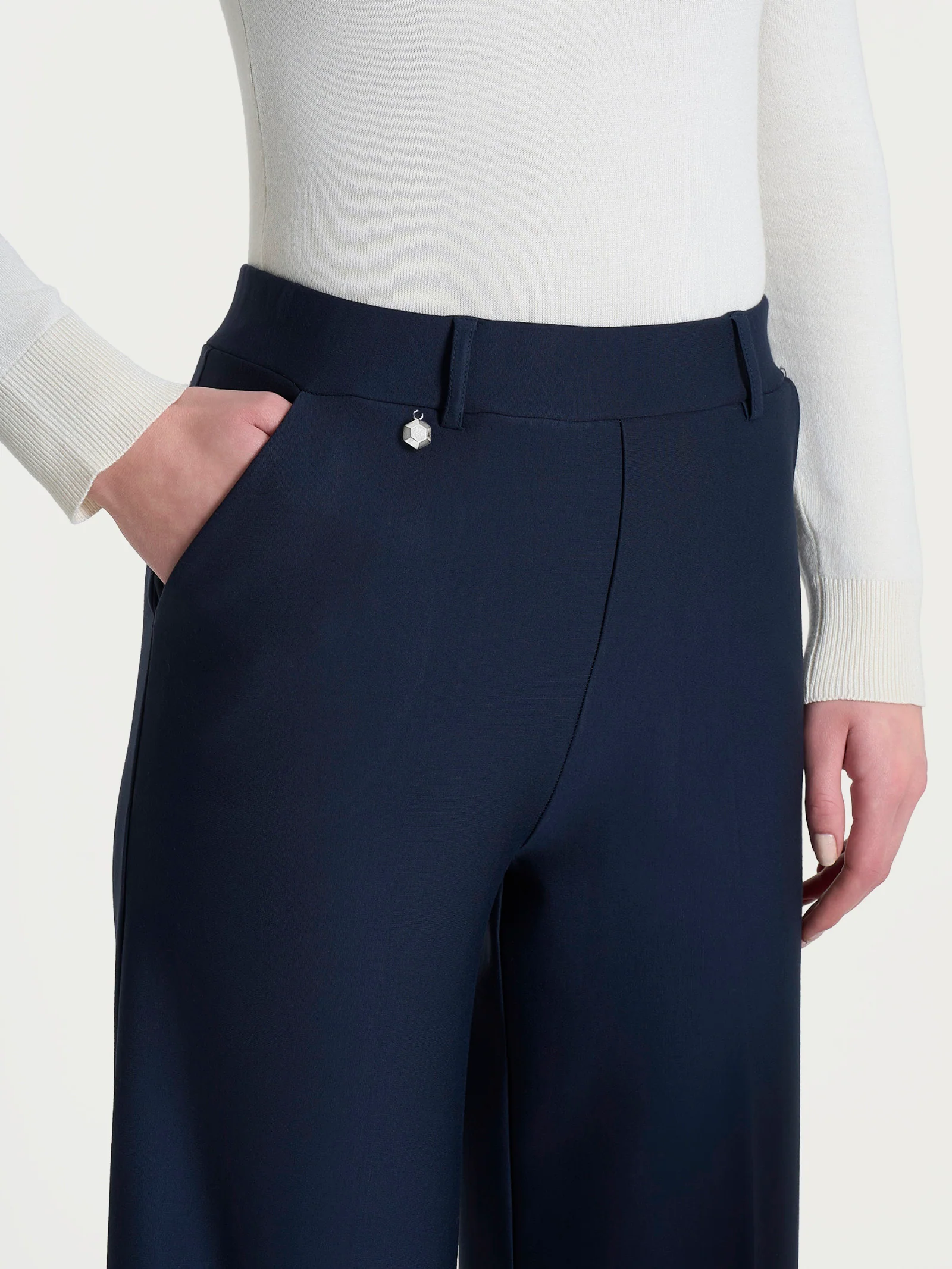 Pantalone ampio alla caviglia in Compact - Persia - Image 3